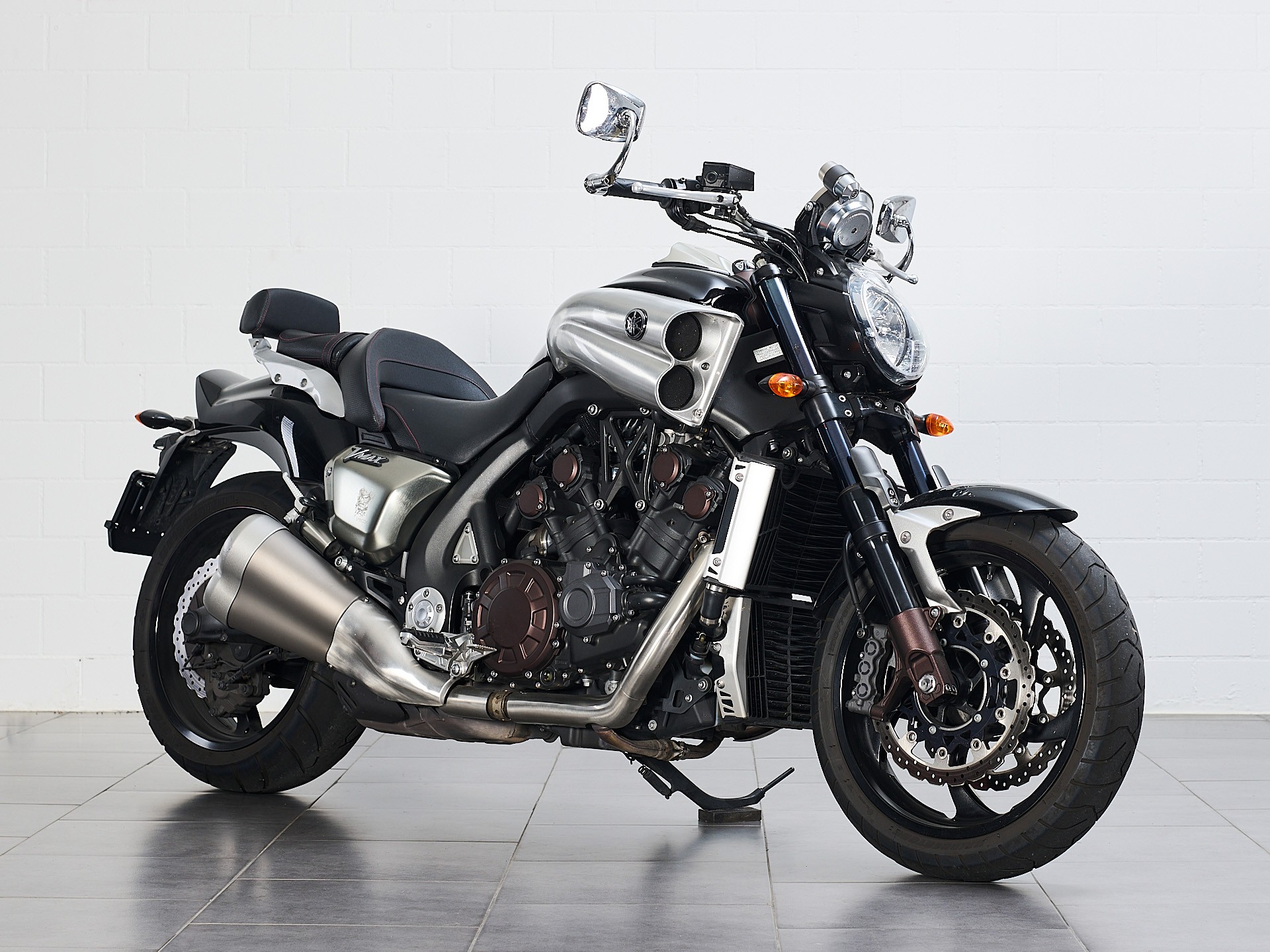 YAMAHA V-MAX-image-1