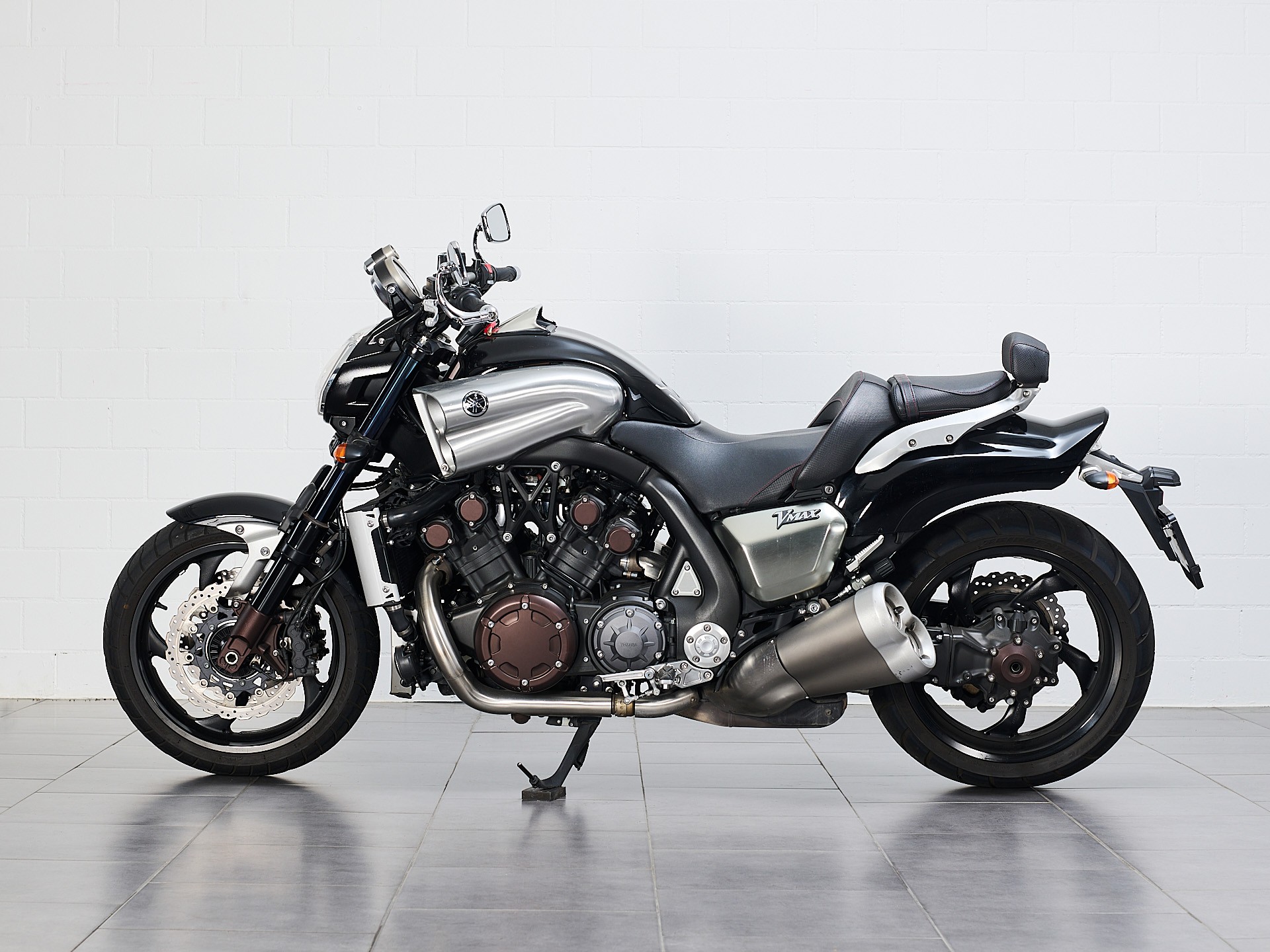 YAMAHA V-MAX-image-2