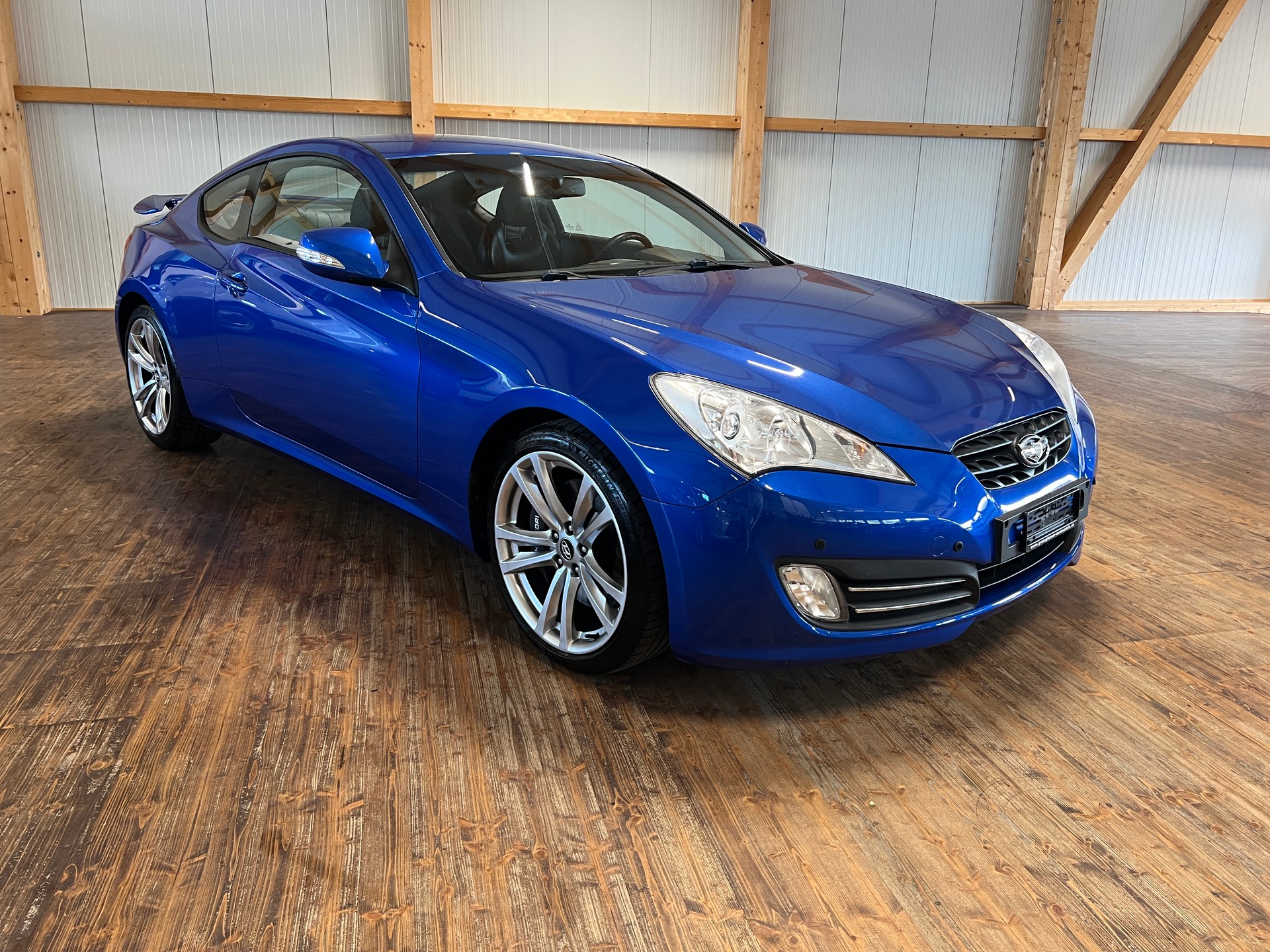HYUNDAI Genesis 2.0 Turbo-showroom-element-2