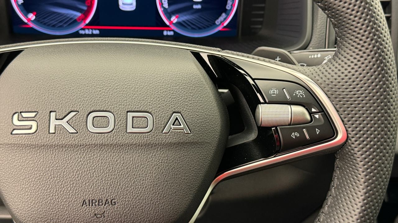 SKODA Karoq 2.0 TSI SportLine 4x4 DSG-image-9