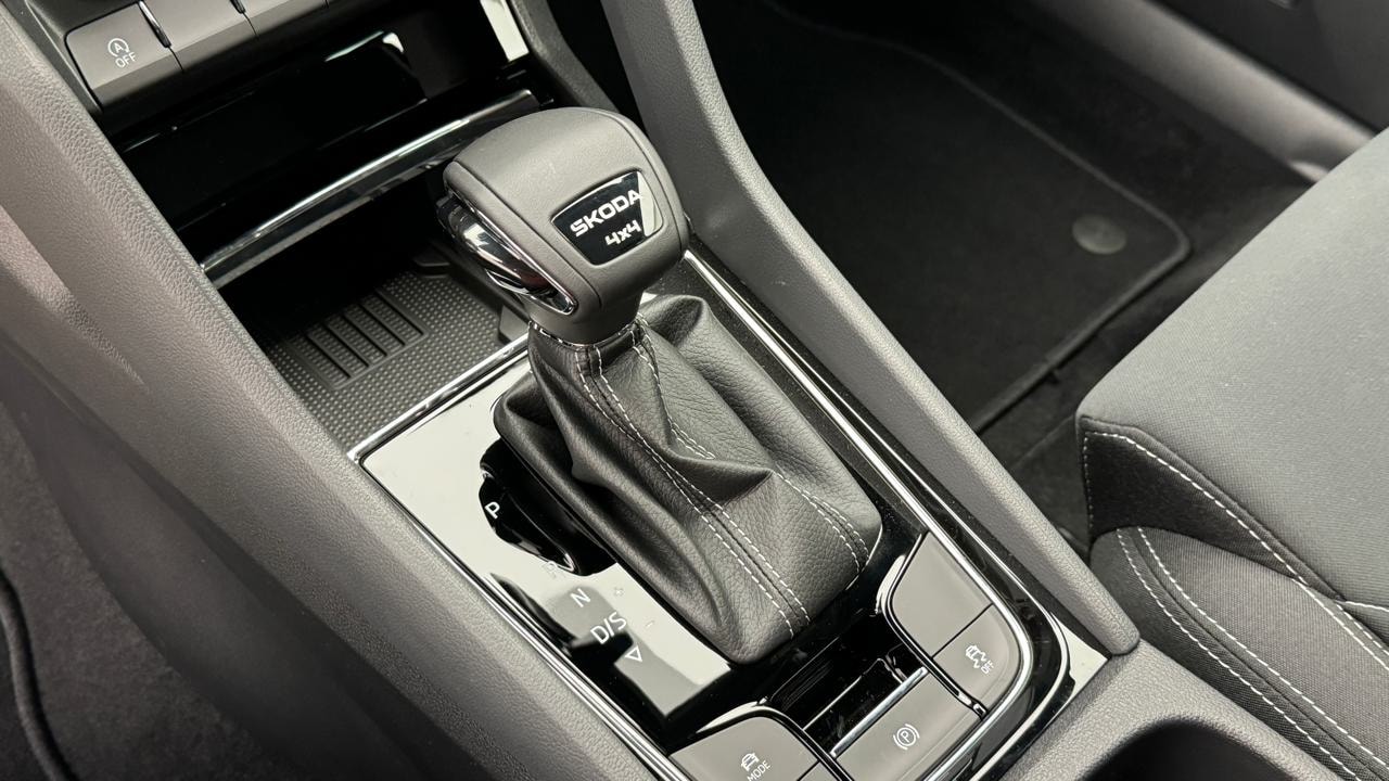 SKODA Karoq 2.0 TSI SportLine 4x4 DSG-image-10