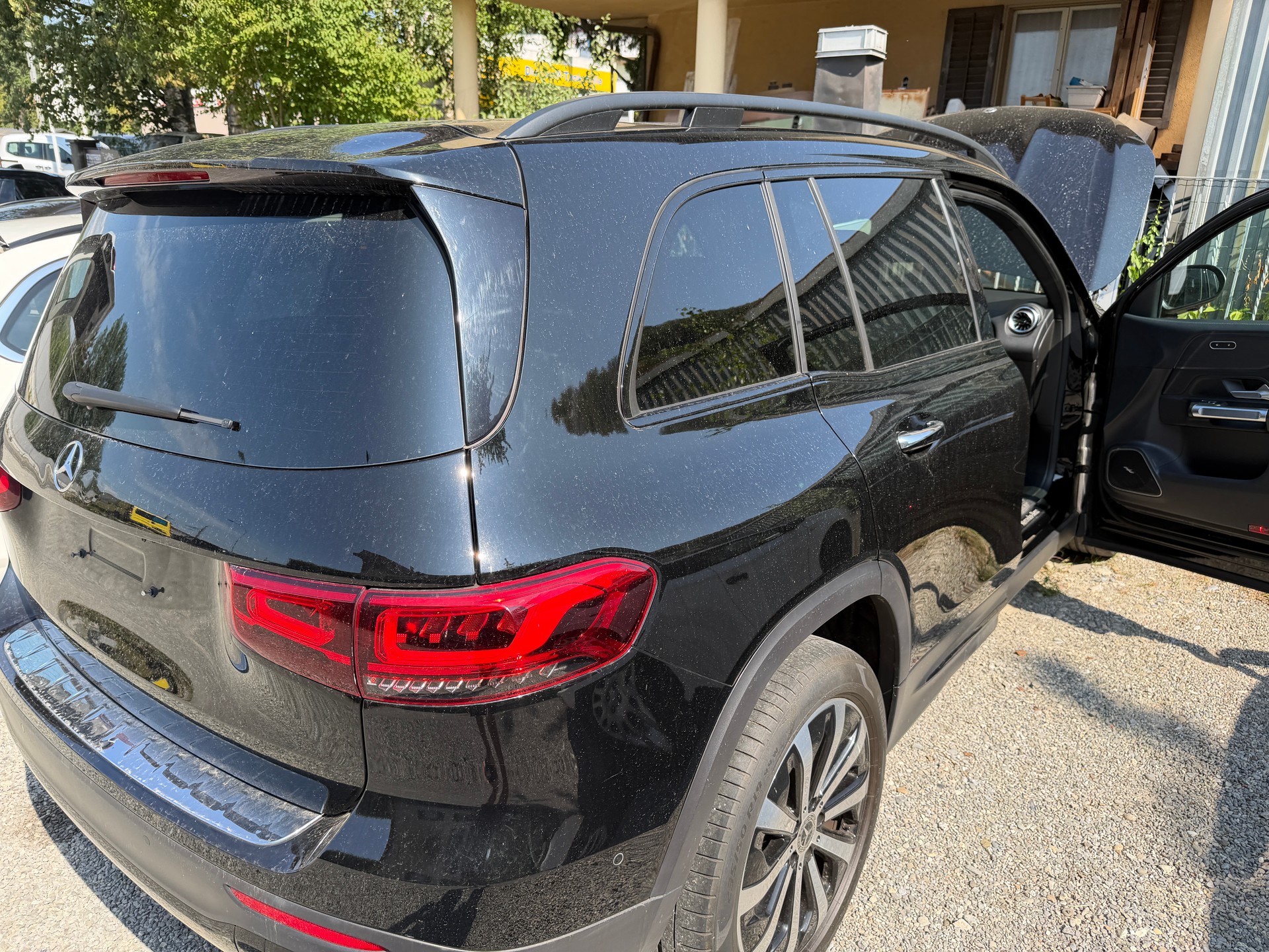 MERCEDES-BENZ GLB 250 4Matic AMG Line 8G-Tronic-showroom-element-1
