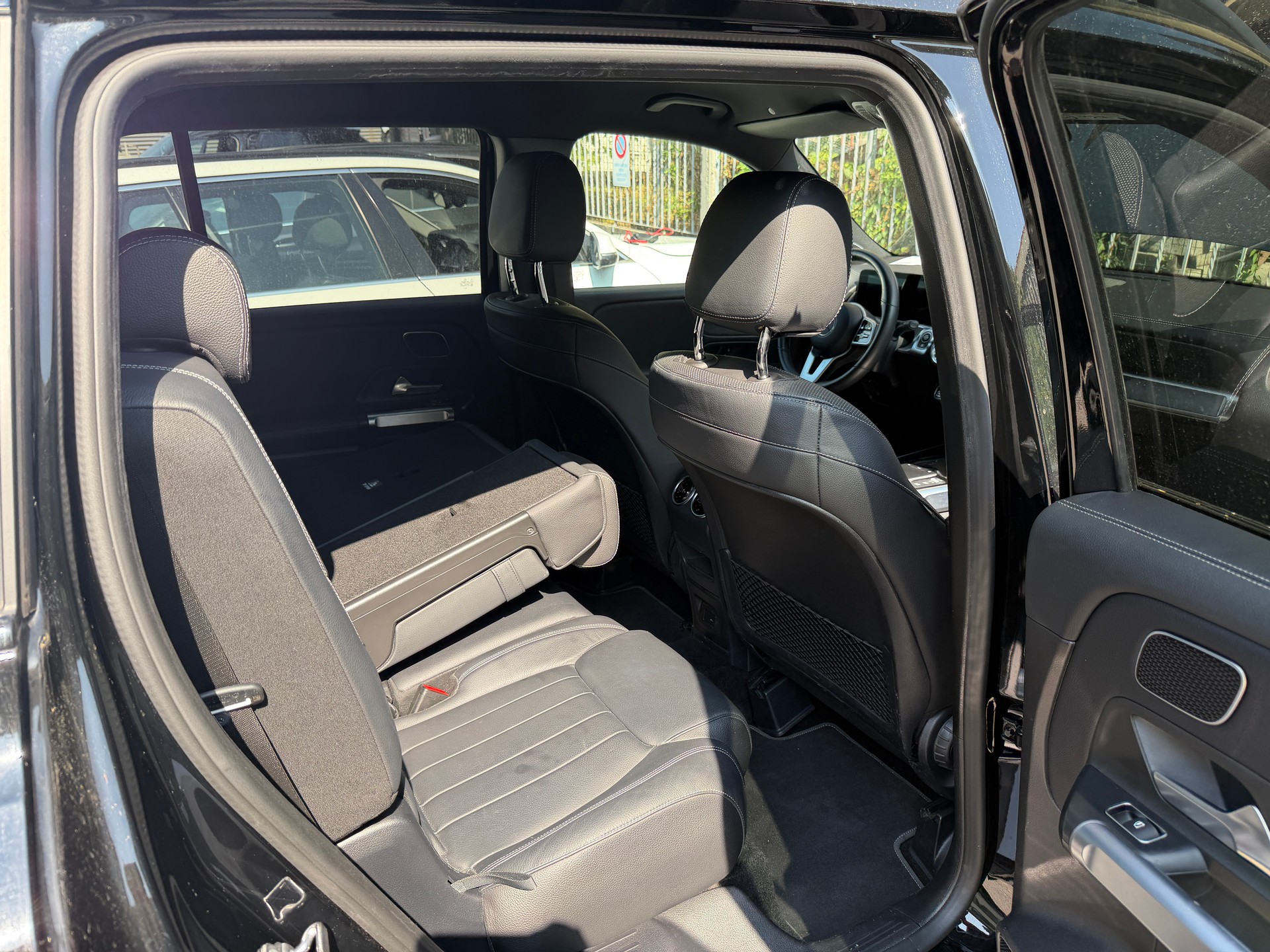 MERCEDES-BENZ GLB 250 4Matic AMG Line 8G-Tronic-showroom-element-2
