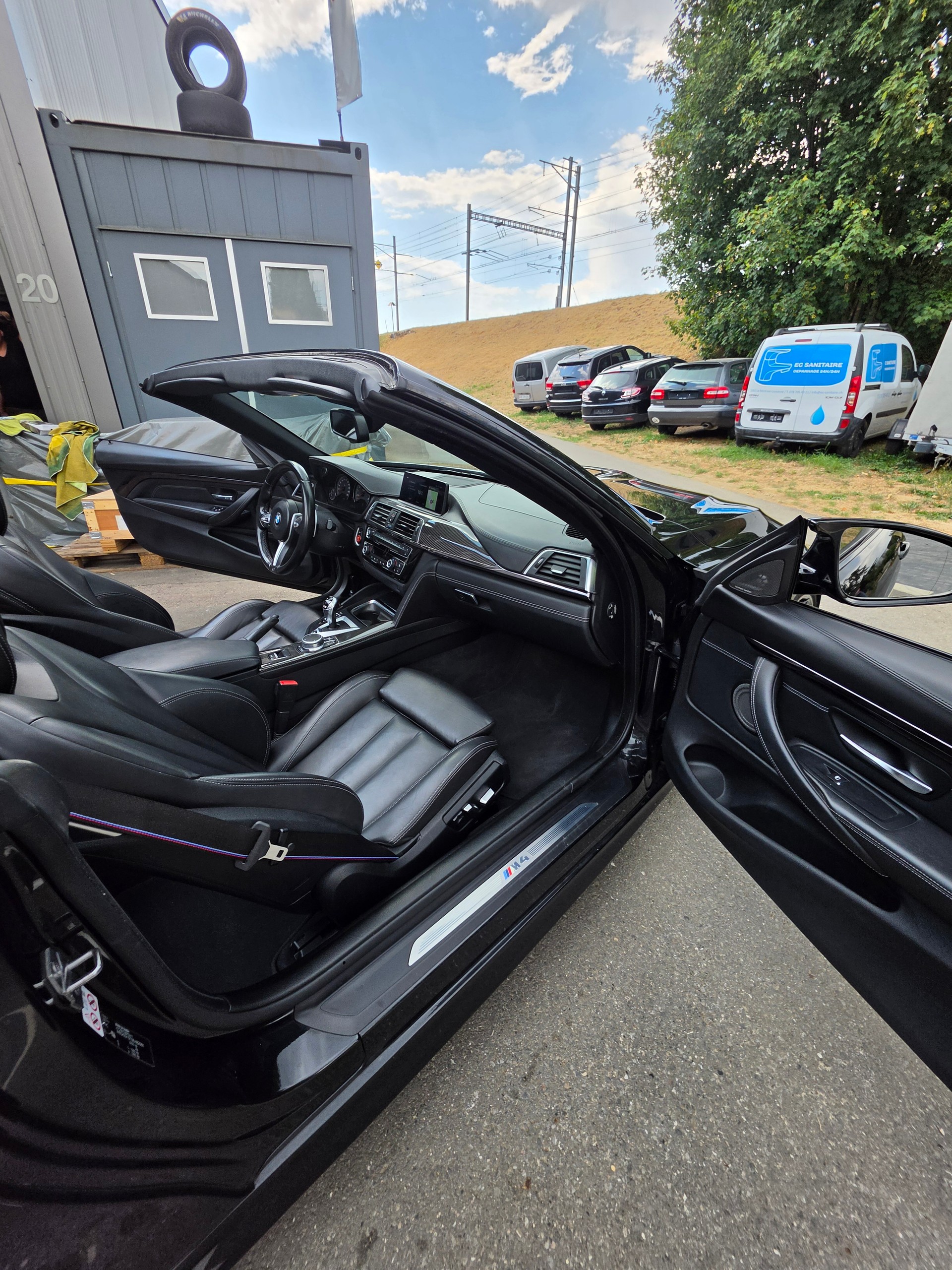 BMW M4 Cabriolet Drivelogic M Competition-image-8