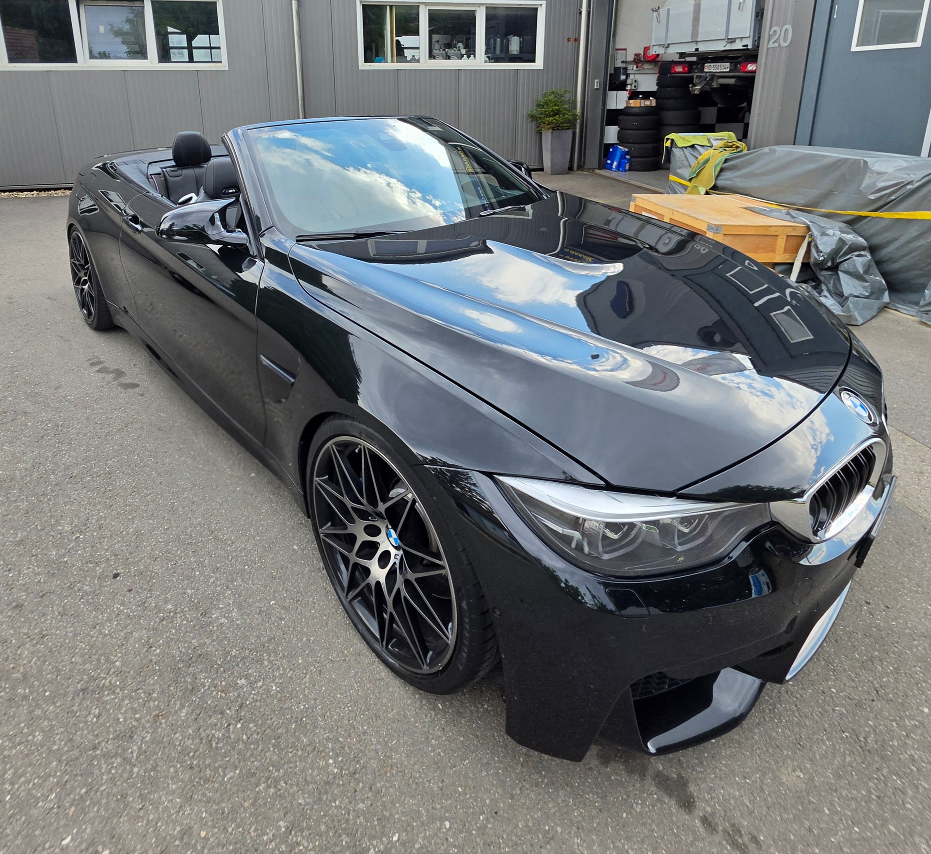 BMW M4 Cabriolet Drivelogic M Competition-showroom-element-2