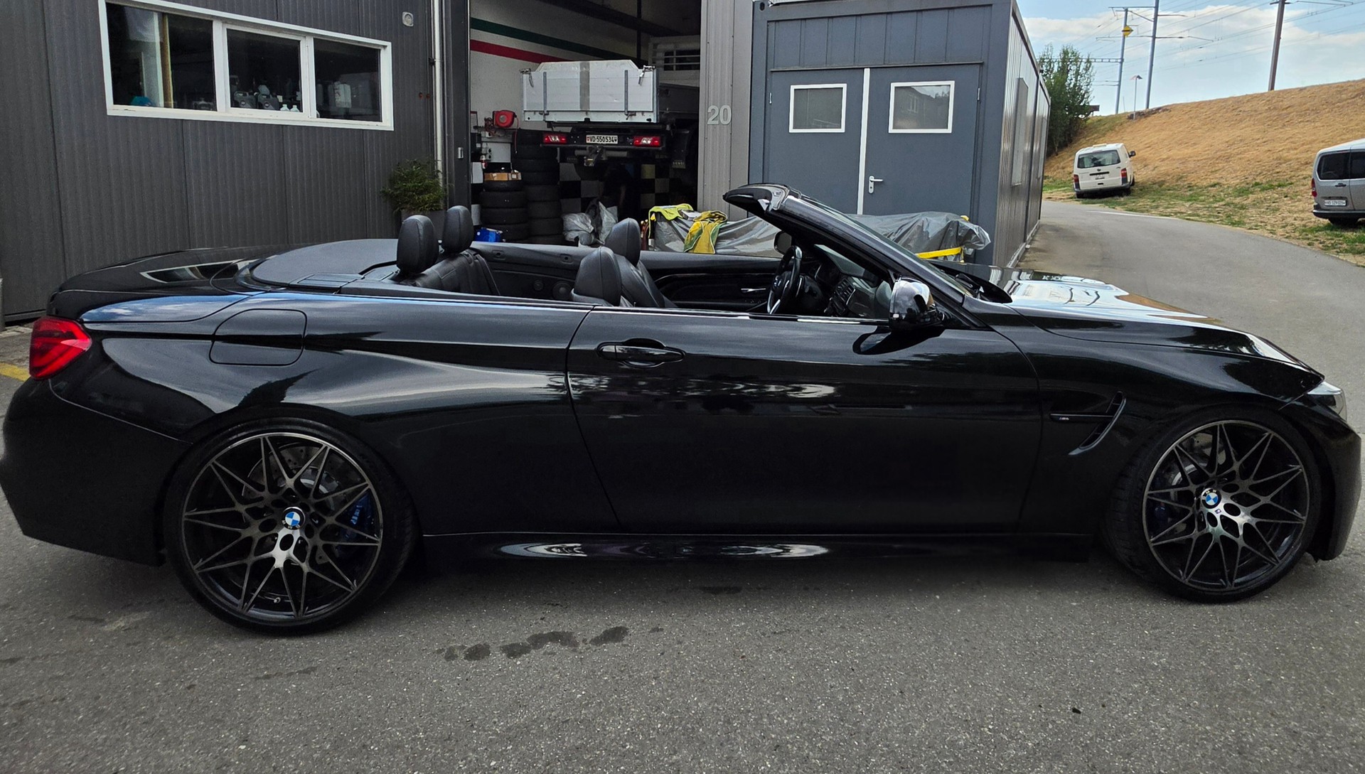 BMW M4 Cabriolet Drivelogic M Competition-showroom-element-3