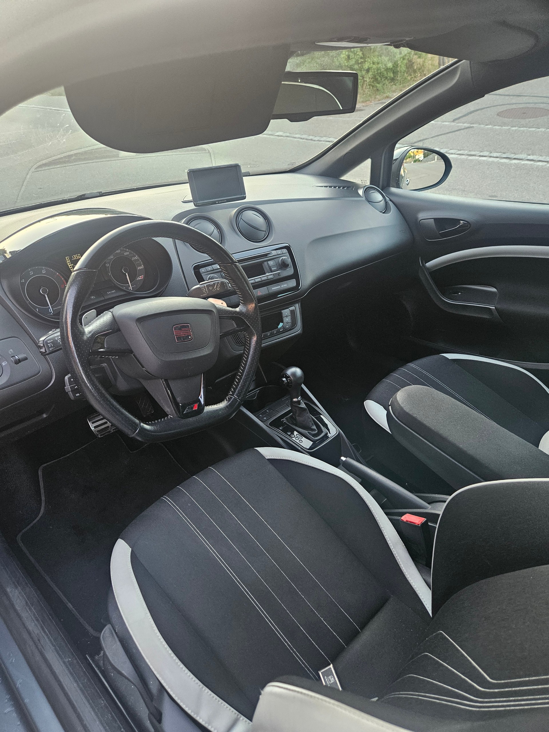 SEAT Ibiza SC 1.4 TSI Cupra DSG-image-7