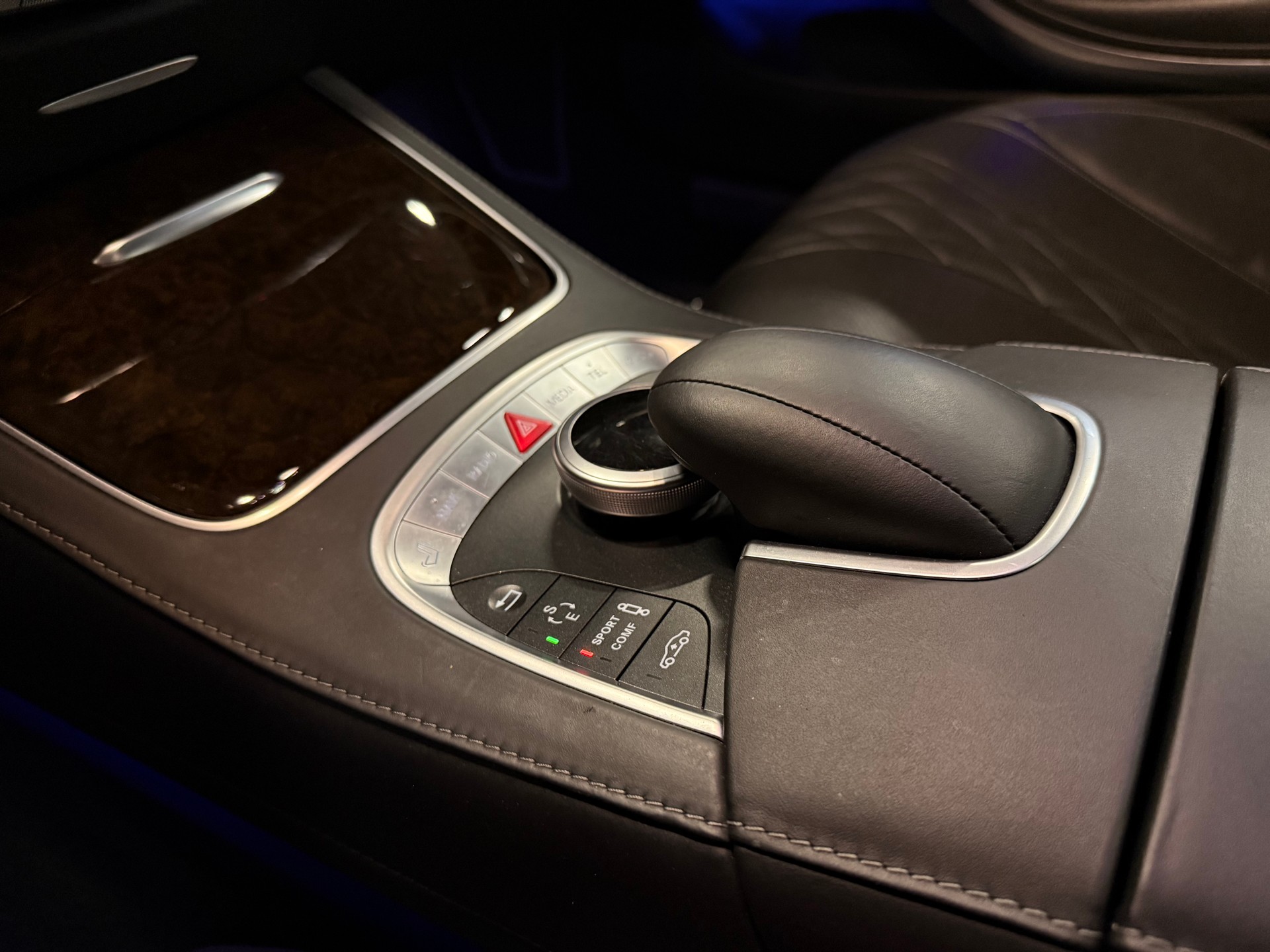 MERCEDES-BENZ S 500 Coupé 4Matic Excellence / Frisch ab MFK + Service / ** Designo **-image-17