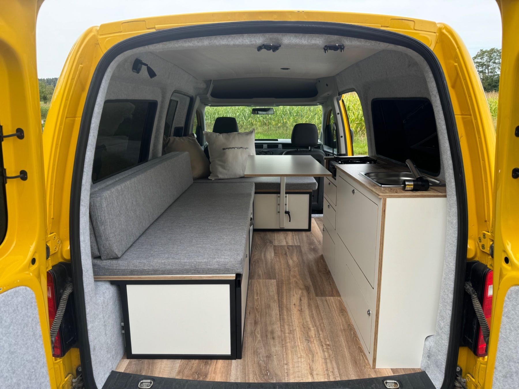 VW Caddy Maxi DSG 4Motion Saranda Beach-image-7