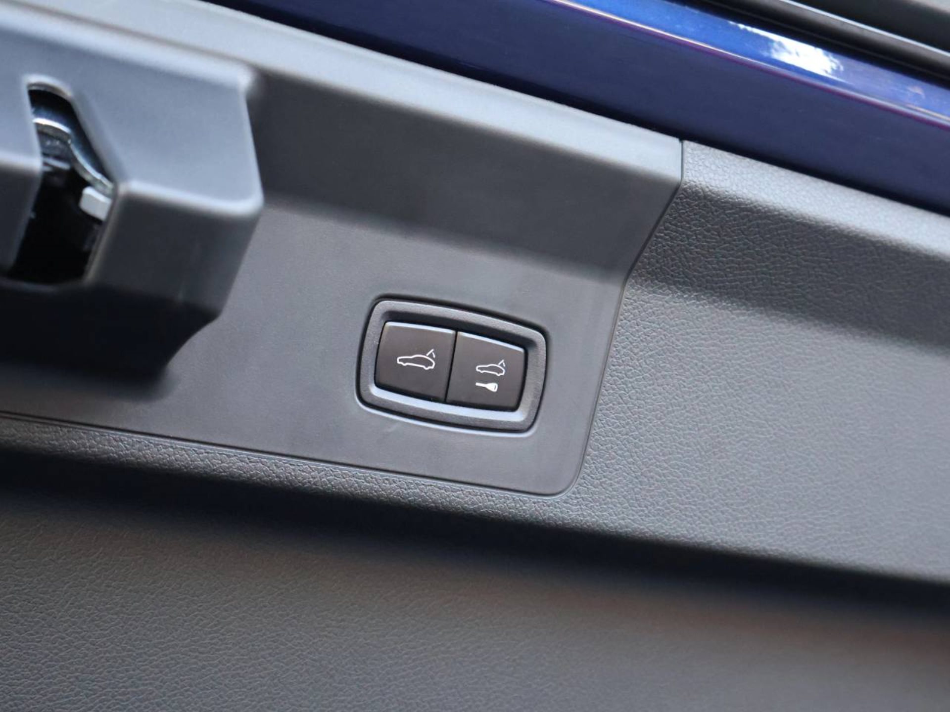 PORSCHE Panamera 4-image-33