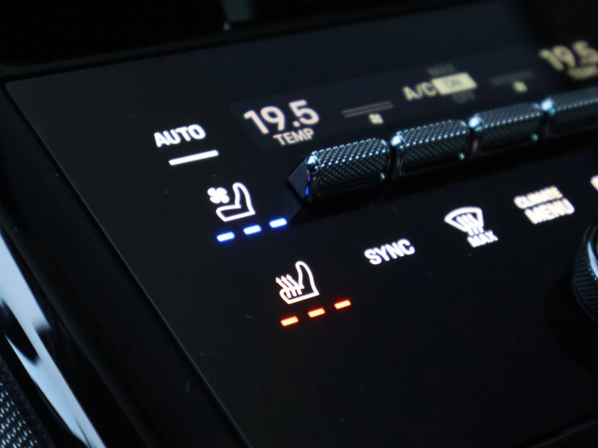 PORSCHE Panamera 4-image-24
