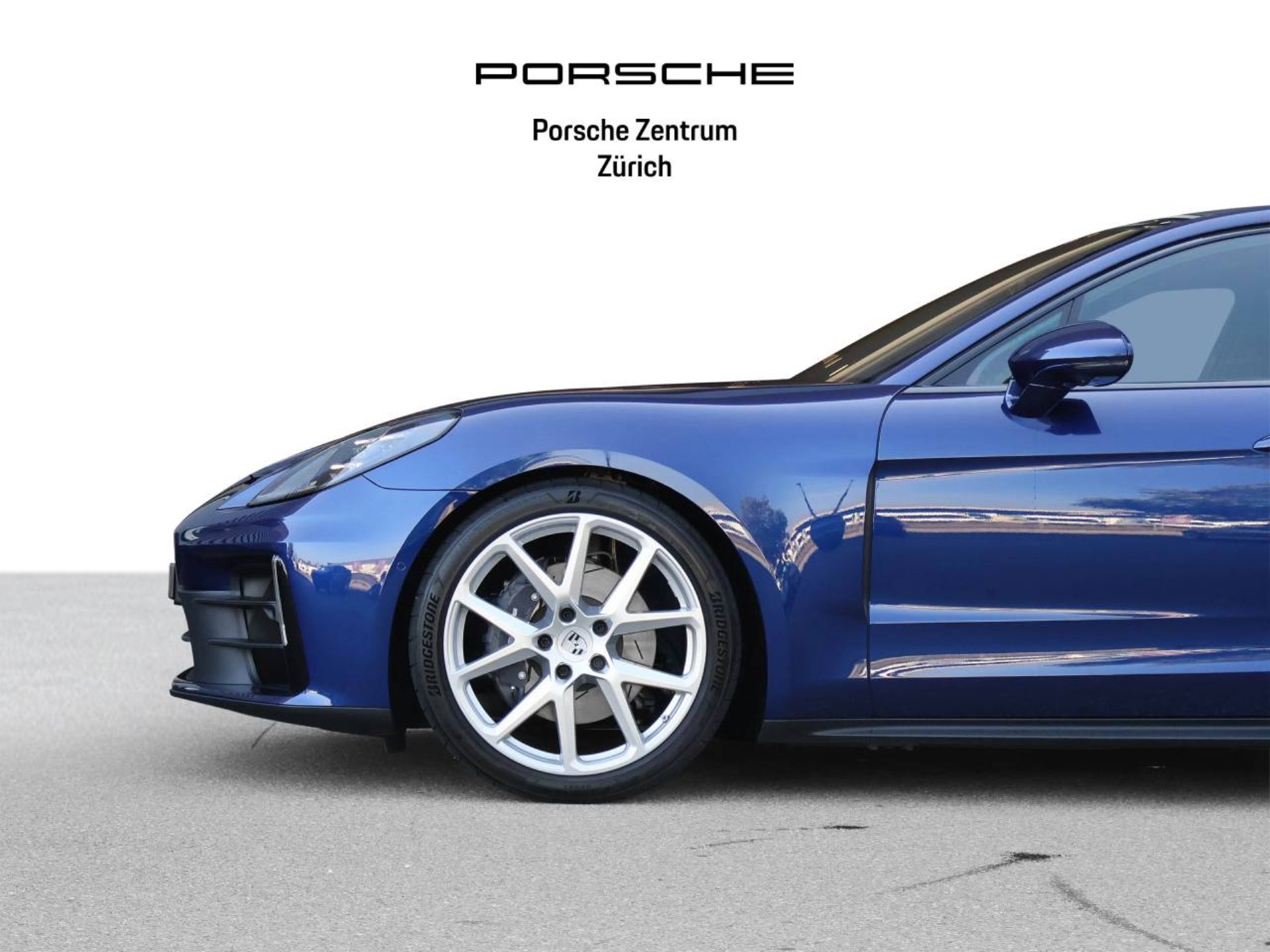 PORSCHE Panamera 4-image-8