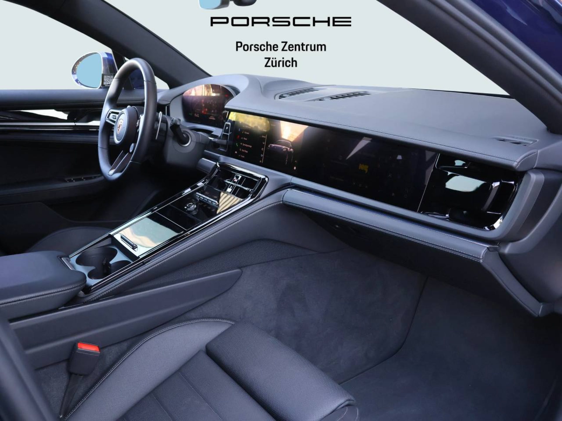 PORSCHE Panamera 4-image-13