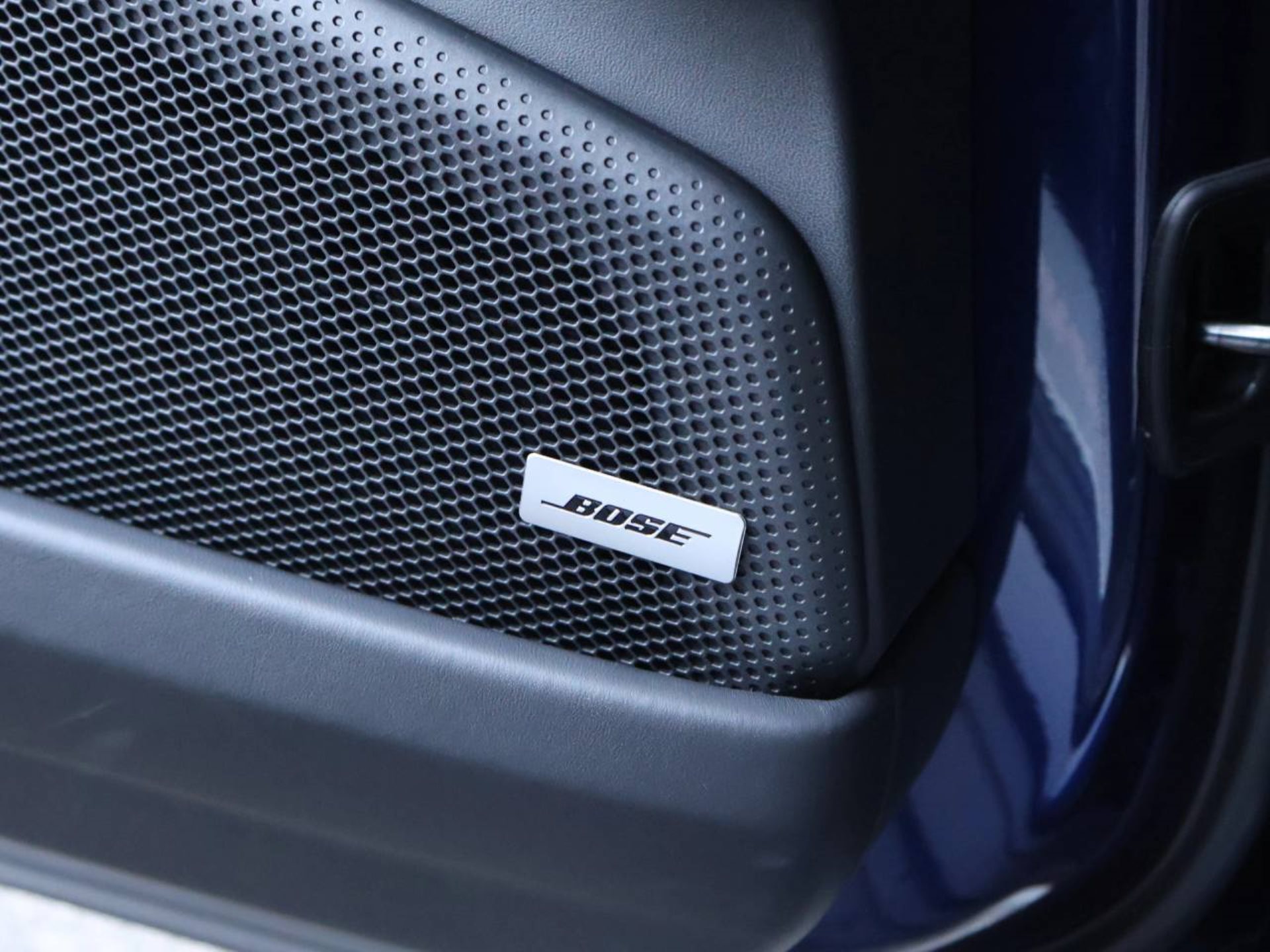 PORSCHE Panamera 4-image-30