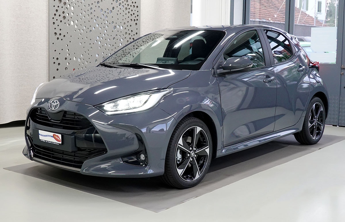 TOYOTA Yaris 1.5 Premium e-CVT