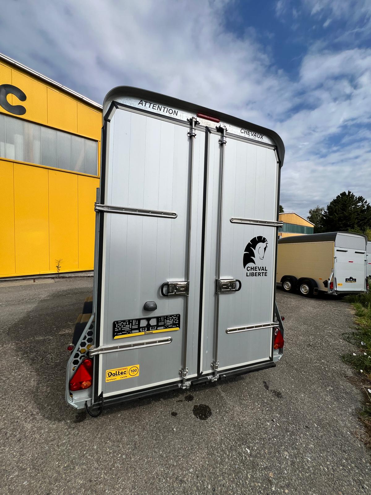 DALTEC Cheval Liberté Jumping