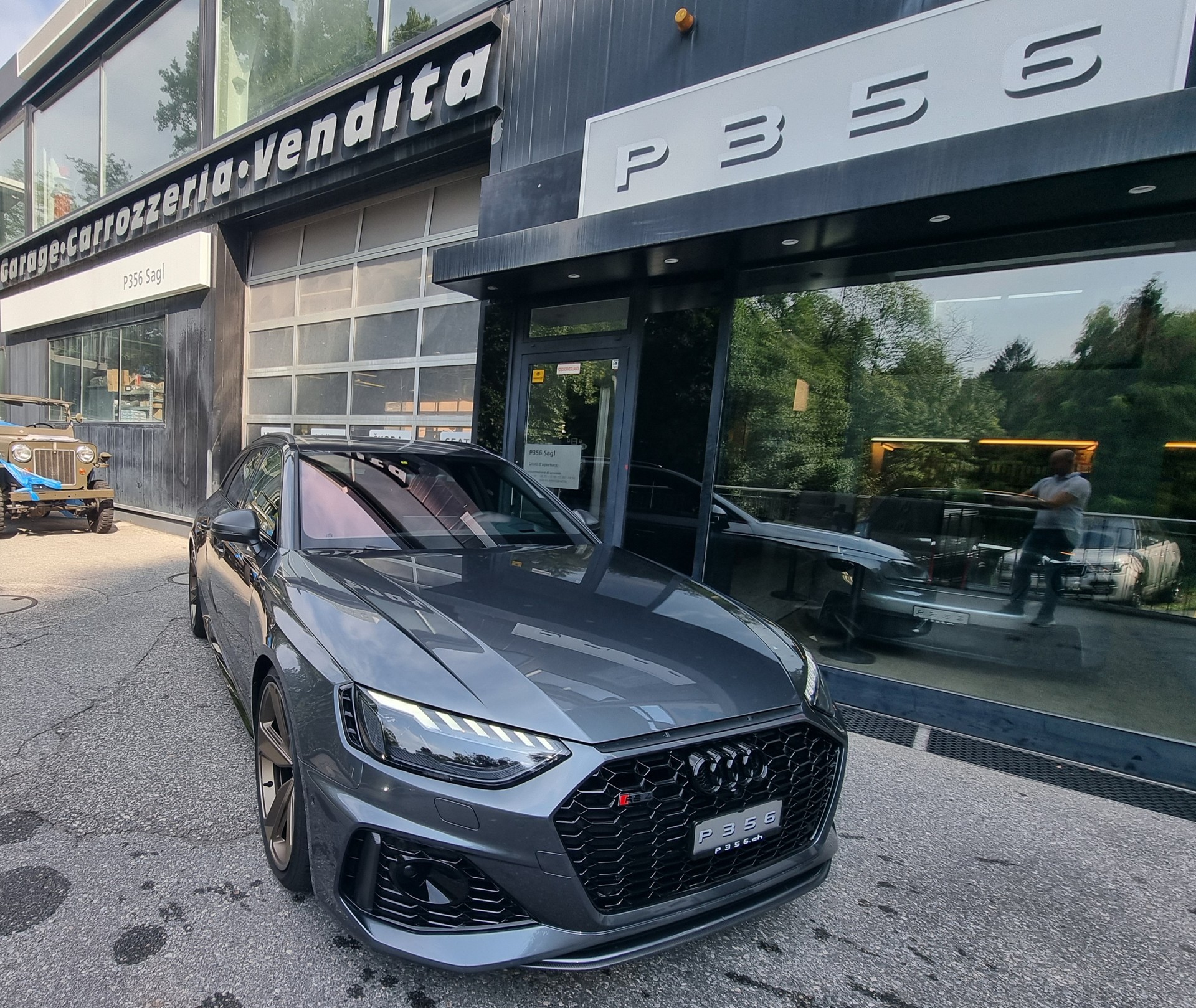AUDI RS4 Avant quattro tiptronic