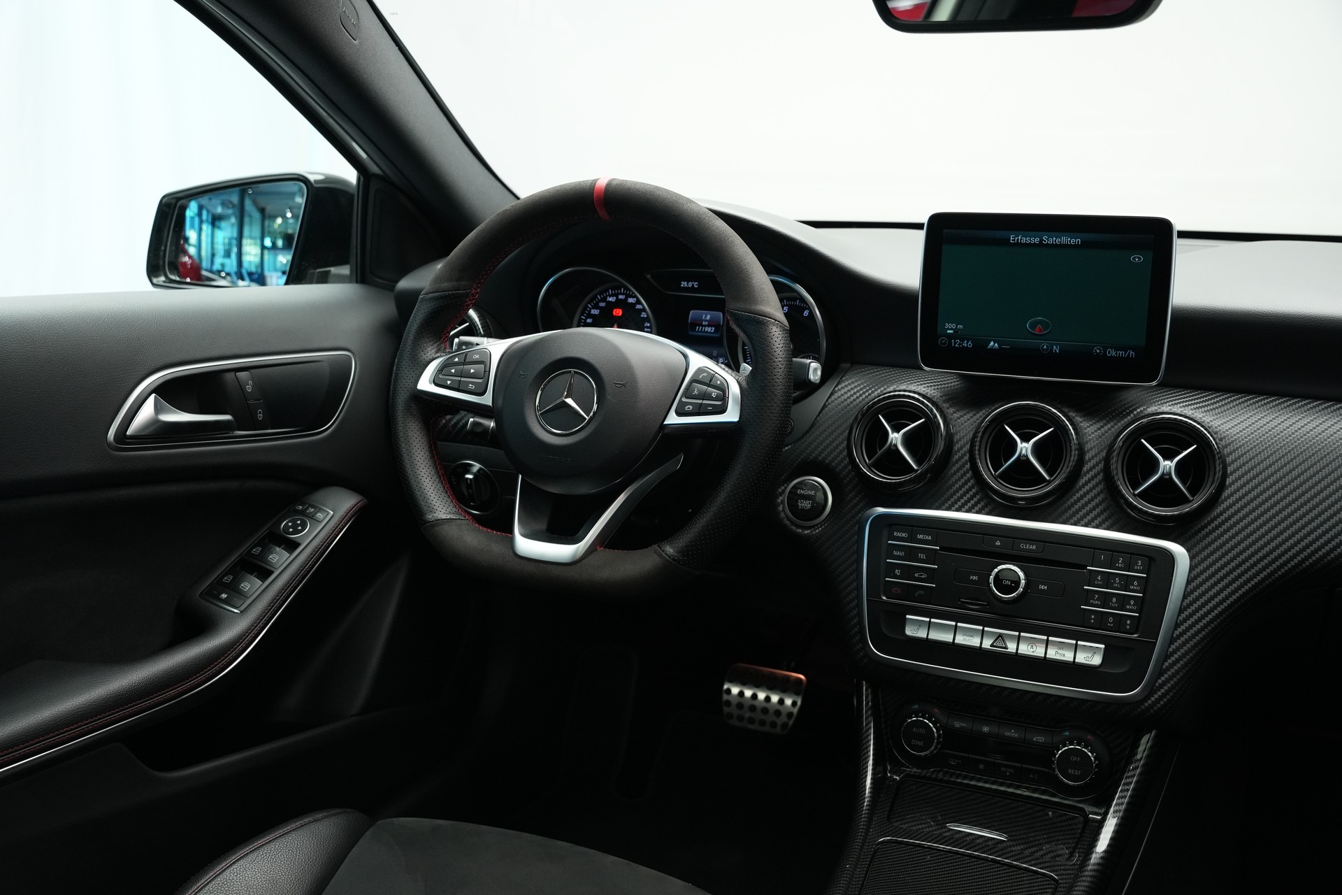 MERCEDES-BENZ A 250 AMG Line 7G-DCT *A45 Optik* *CH-Fahrzeug*-image-10