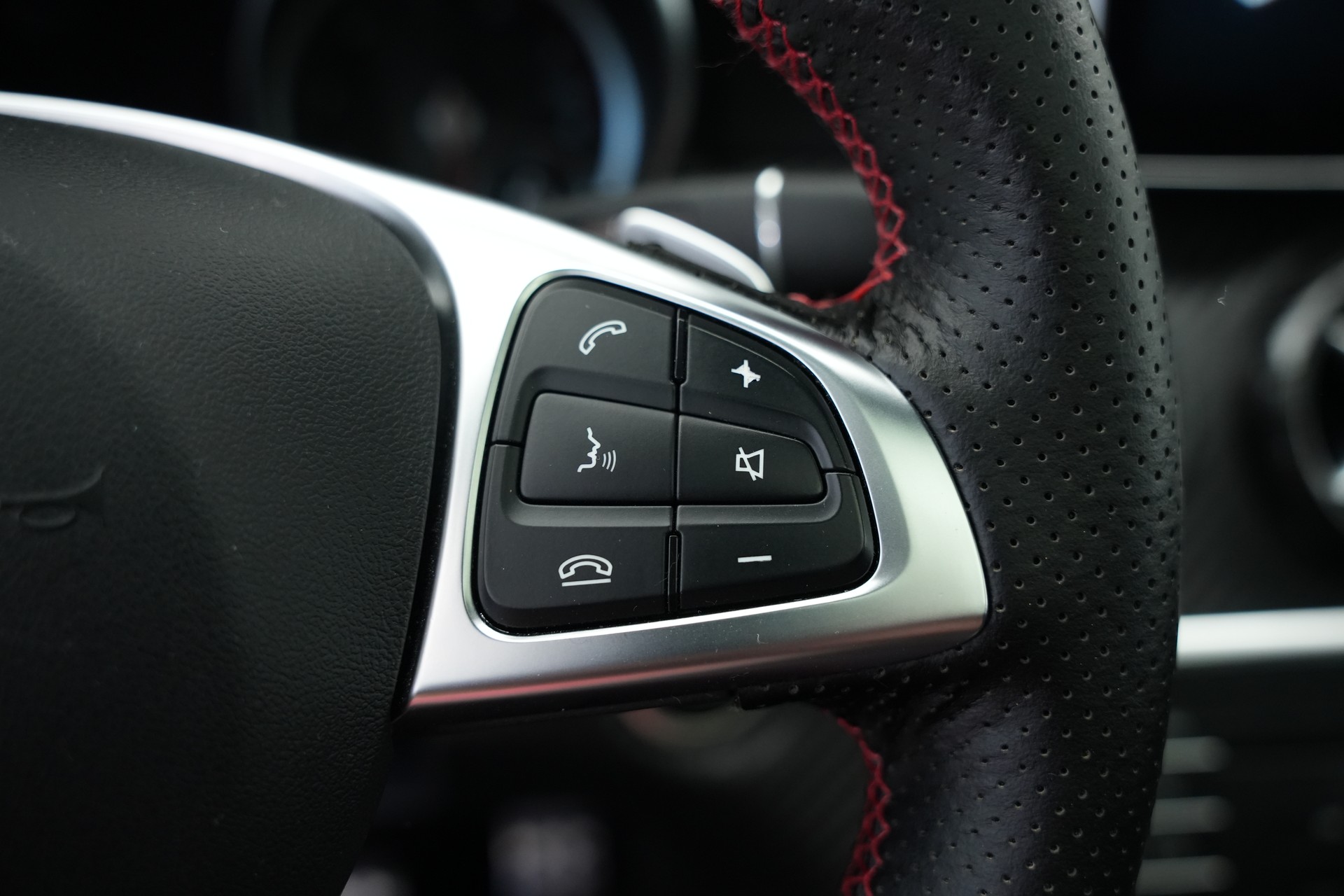MERCEDES-BENZ A 250 AMG Line 7G-DCT *A45 Optik* *CH-Fahrzeug*-image-19