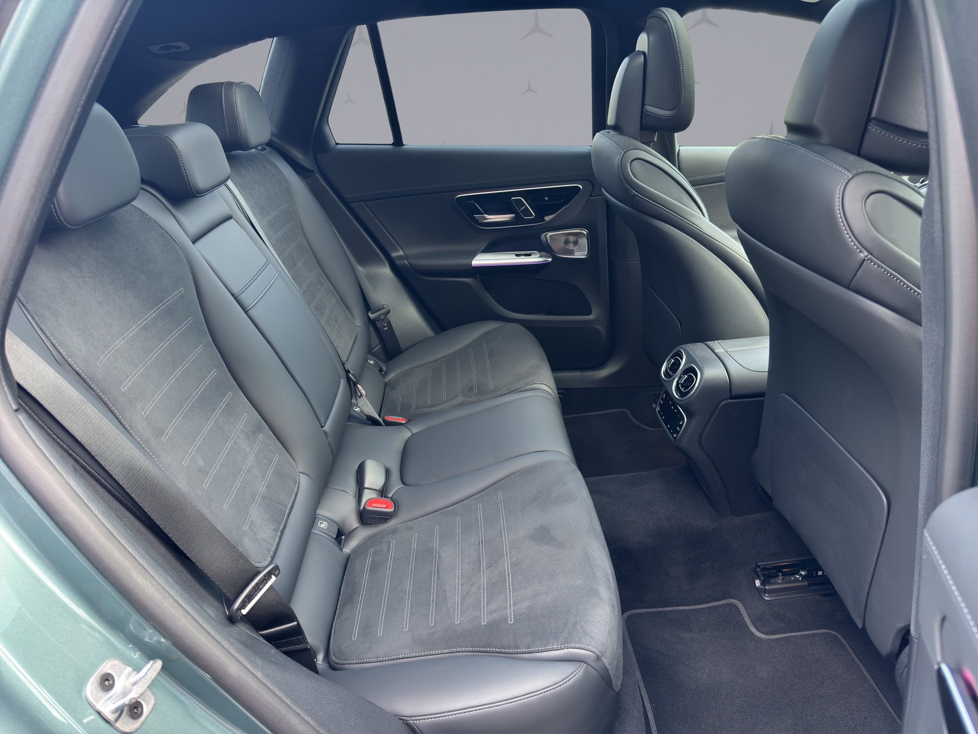 MERCEDES-BENZ GLC 220 d AMG Line 4matic-image-17