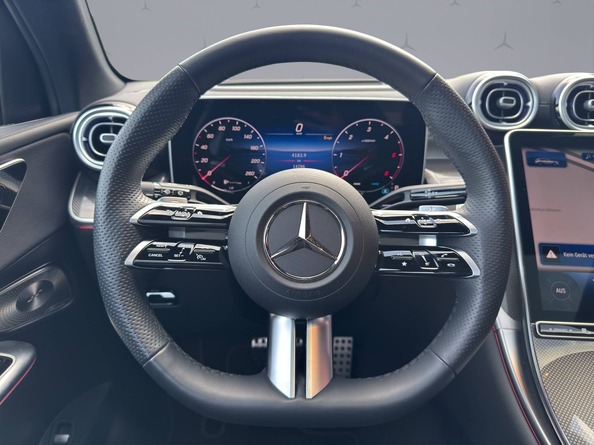 MERCEDES-BENZ GLC 220 d AMG Line 4matic-image-11