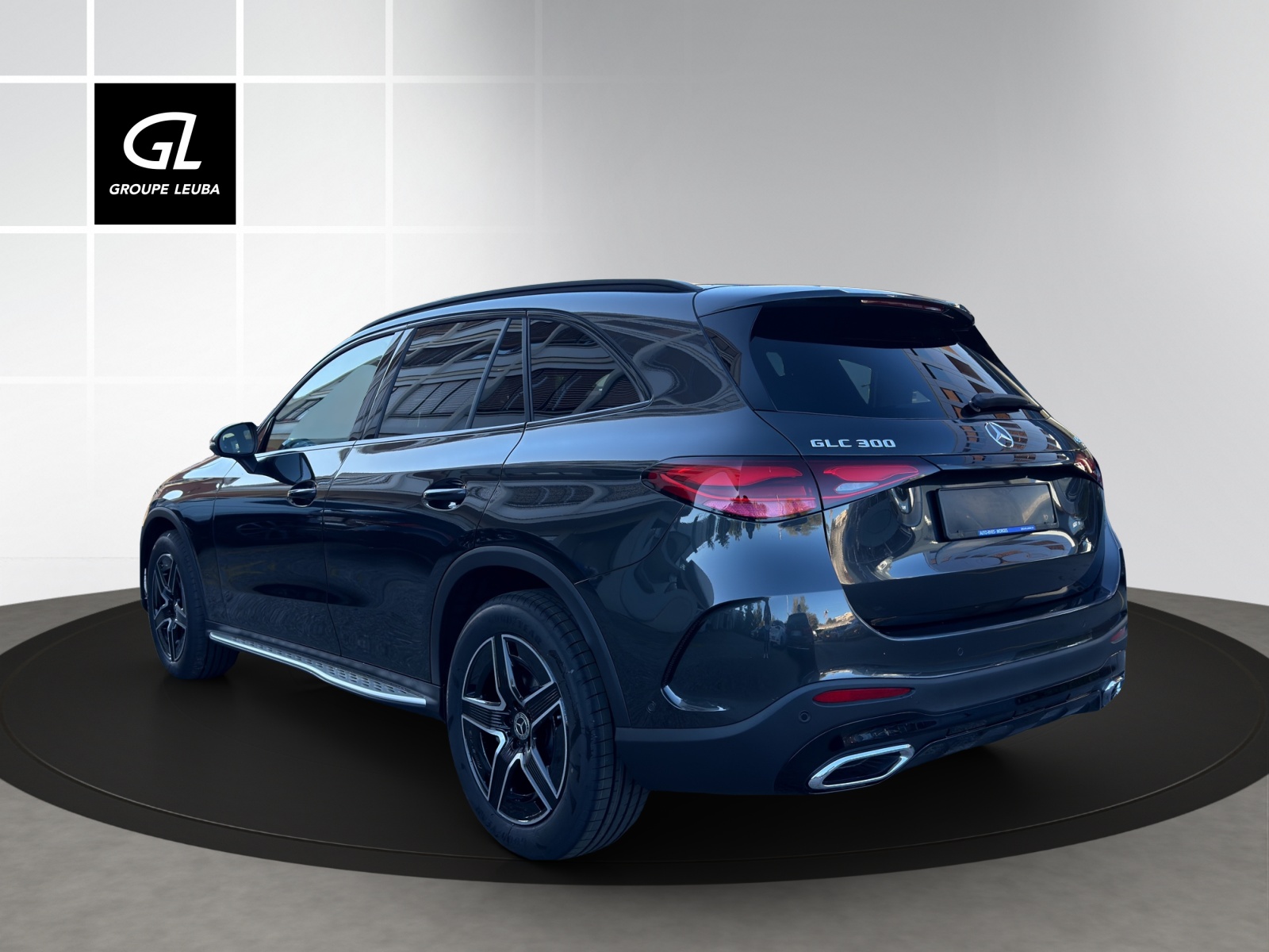 MERCEDES-BENZ GLC 300 4Matic 9G-Tronic-showroom-element-3
