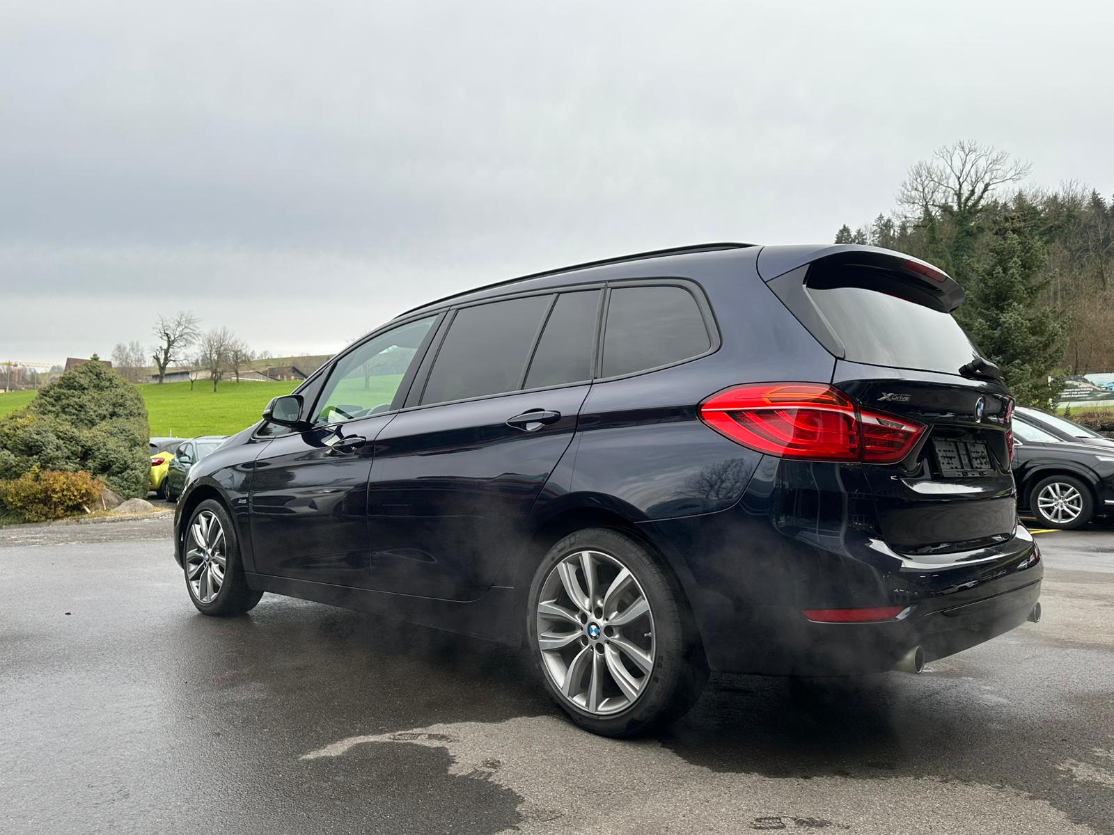 BMW 220d xDrive Gran Tourer Sport Line Steptronic-image-4