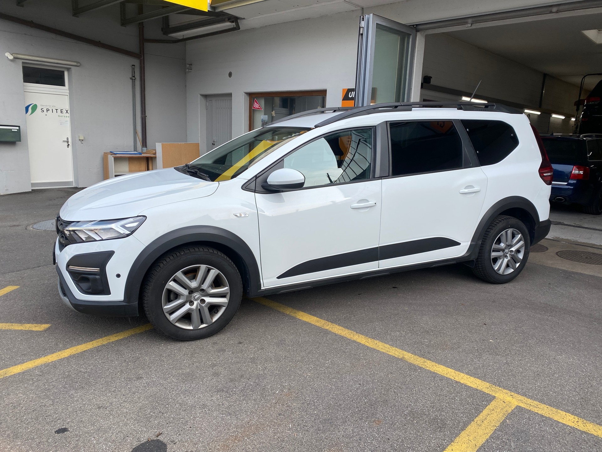 DACIA Jogger TCe 110 Comfort-showroom-element-2