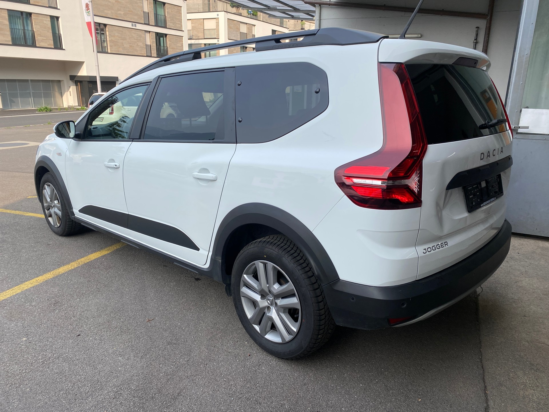 DACIA Jogger TCe 110 Comfort-showroom-element-3