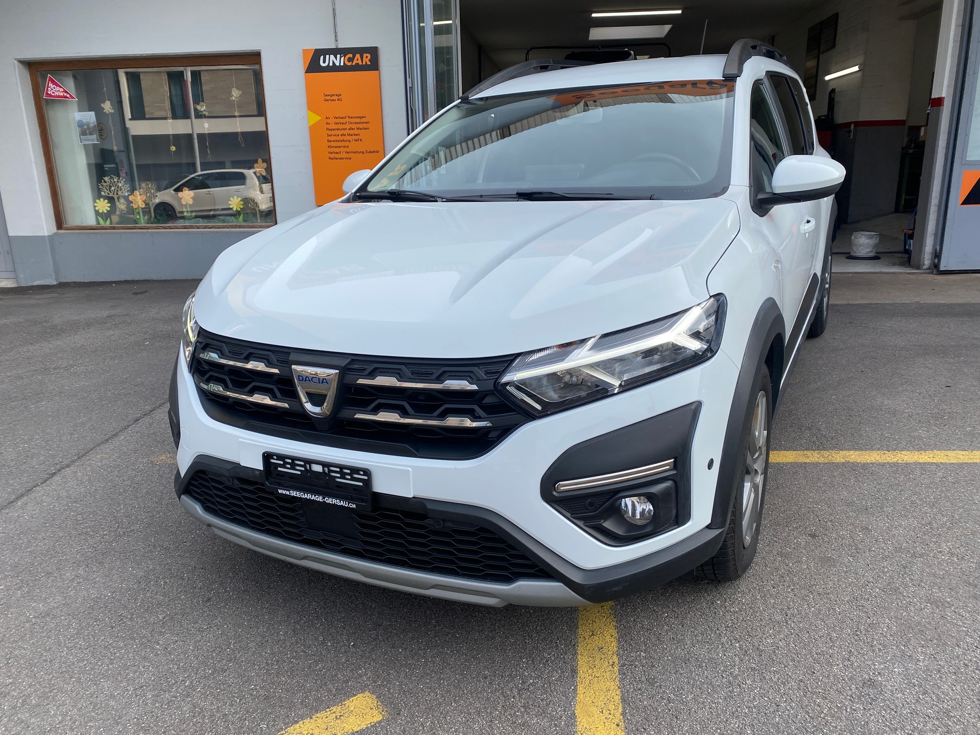 DACIA Jogger TCe 110 Comfort-showroom-element-1