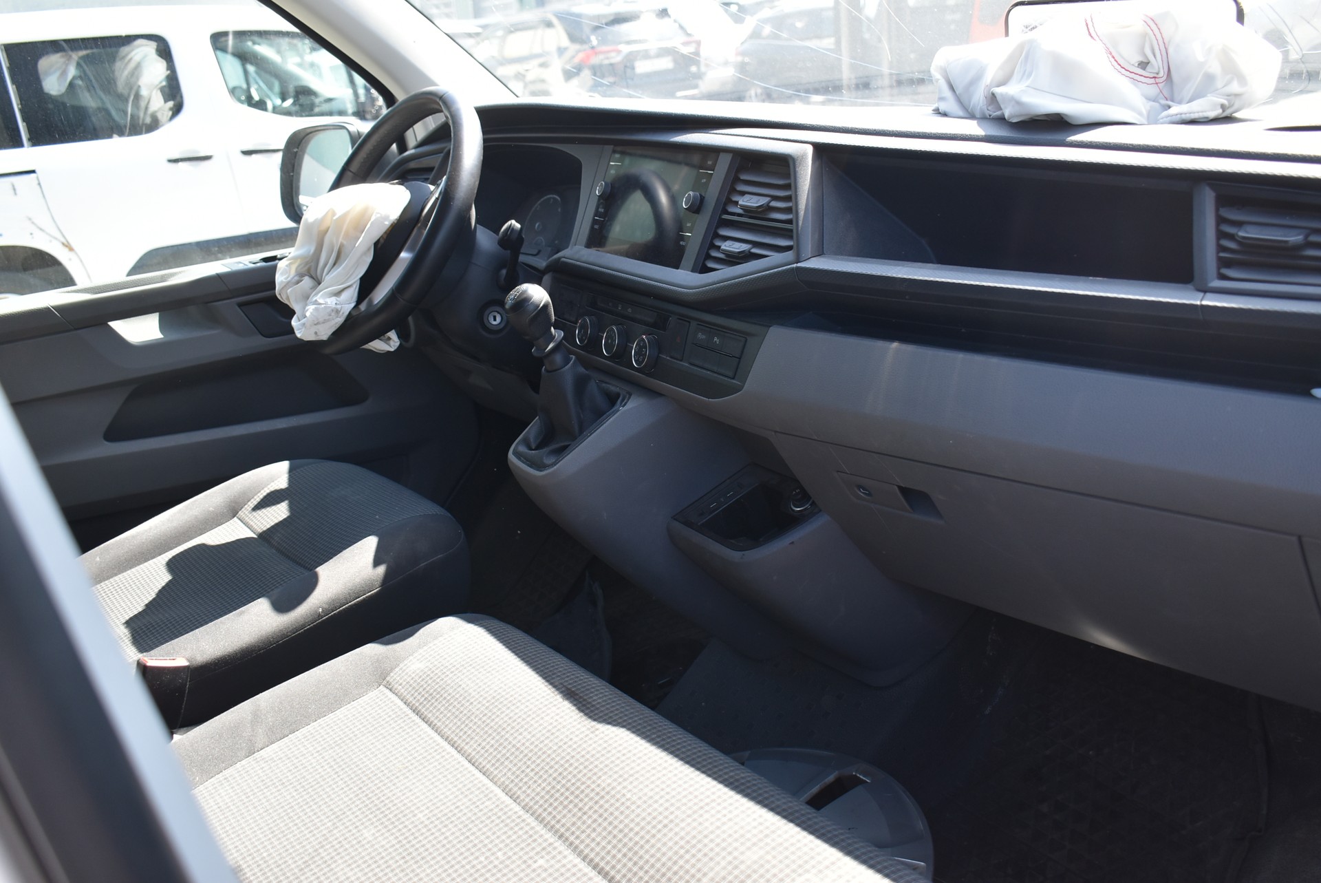 VW T6.1 2.0 TDI-image-2