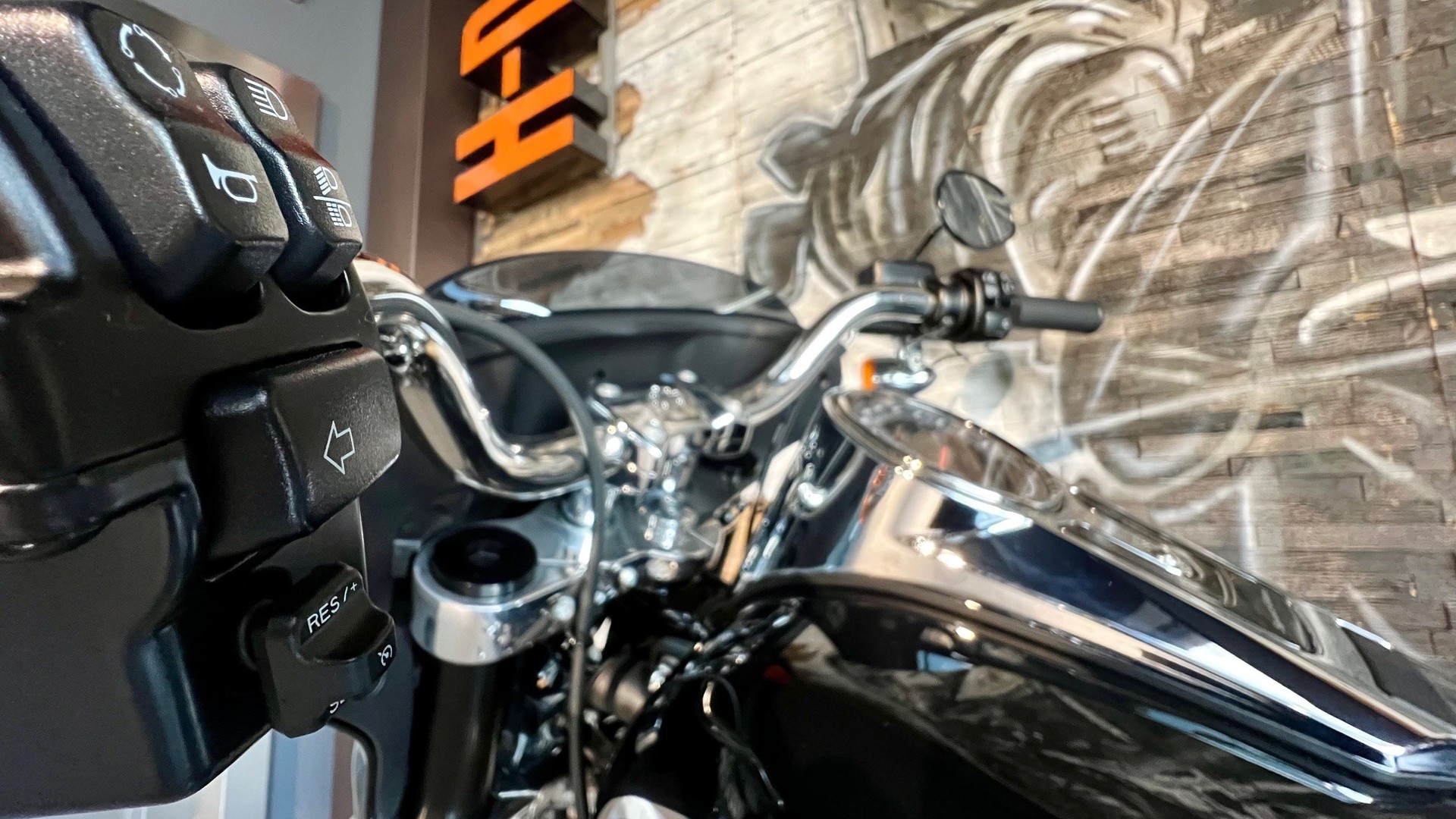 HARLEY-DAVIDSON FLSB Sport Glide 107-image-9
