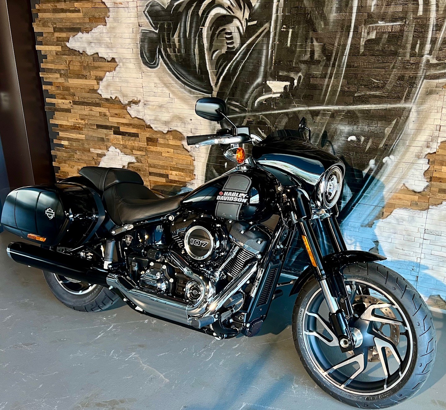 HARLEY-DAVIDSON FLSB Sport Glide 107-image-4
