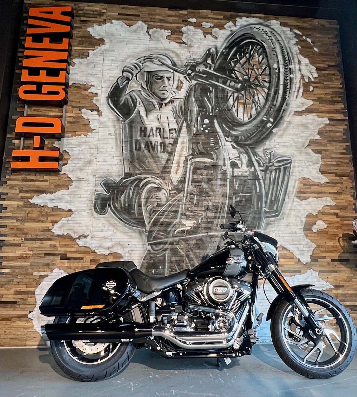 HARLEY-DAVIDSON FLSB Sport Glide 107-image-3