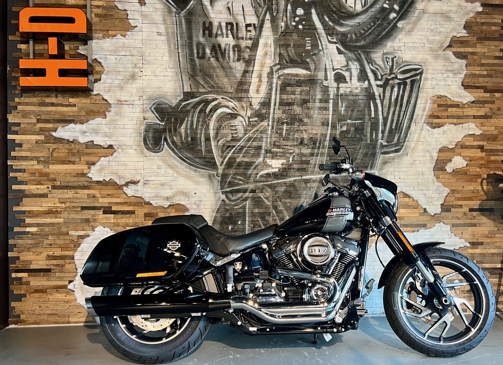 HARLEY-DAVIDSON FLSB Sport Glide 107-image-2
