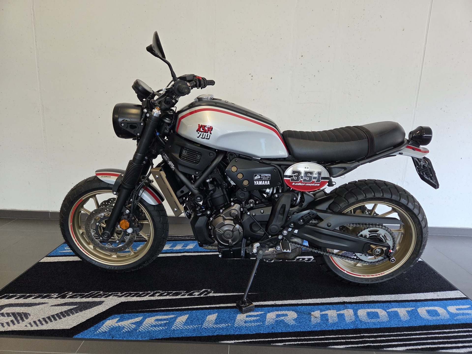 YAMAHA XSR 700 XTribute-image-1