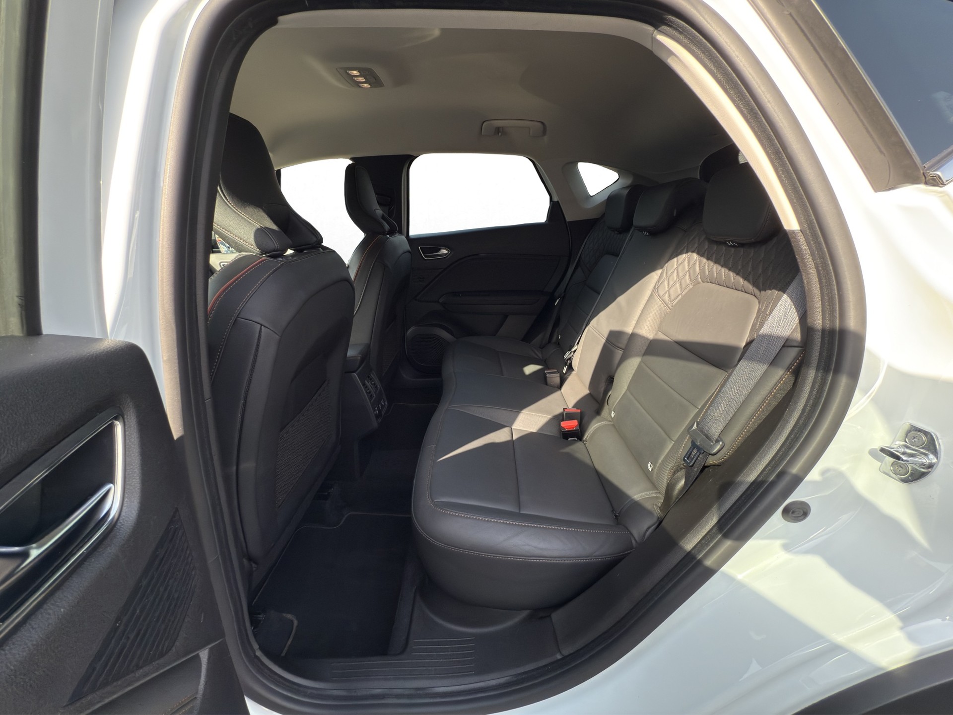 RENAULT Captur 1.6 E-Tech Initiale Paris DHT-image-12