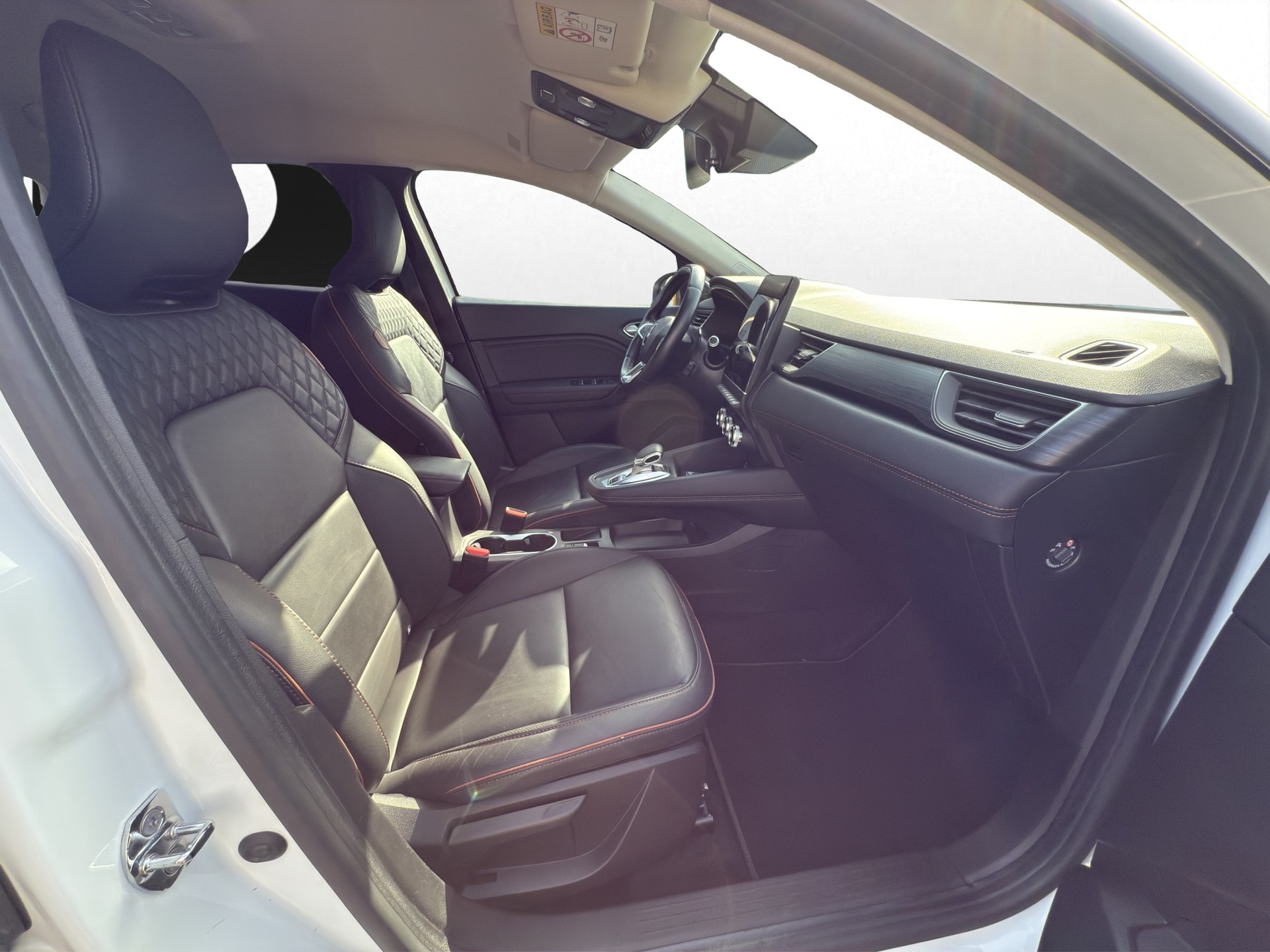RENAULT Captur 1.6 E-Tech Initiale Paris DHT-image-11