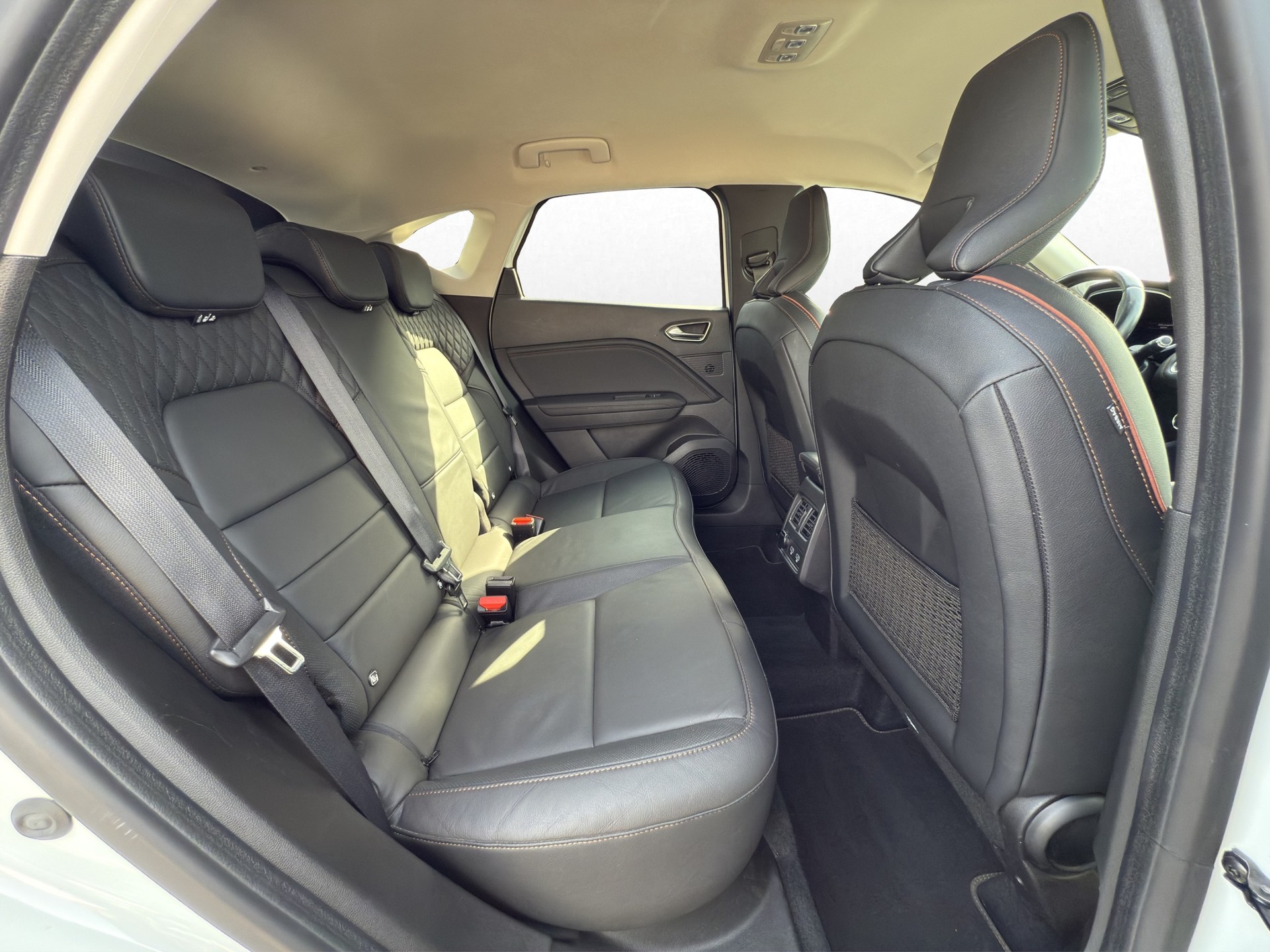 RENAULT Captur 1.6 E-Tech Initiale Paris DHT-image-13