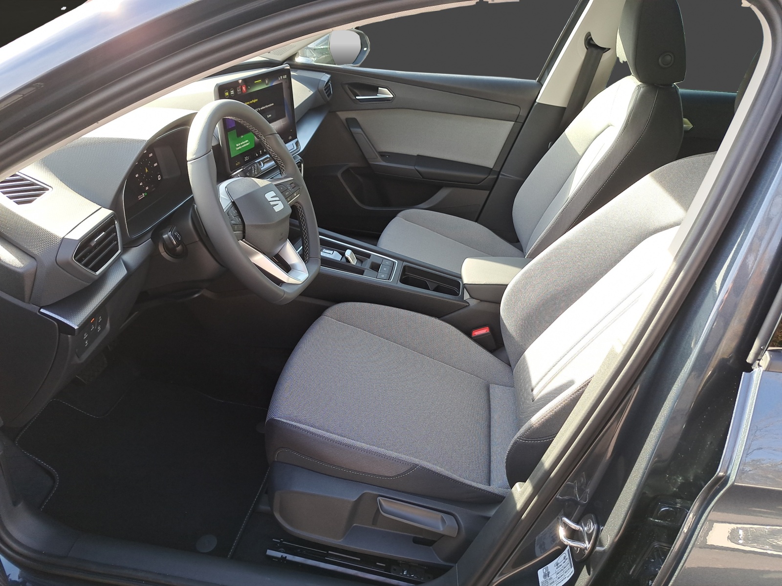 SEAT Leon ST 1.5 eTSI mHEV DSG Business Edition-image-9