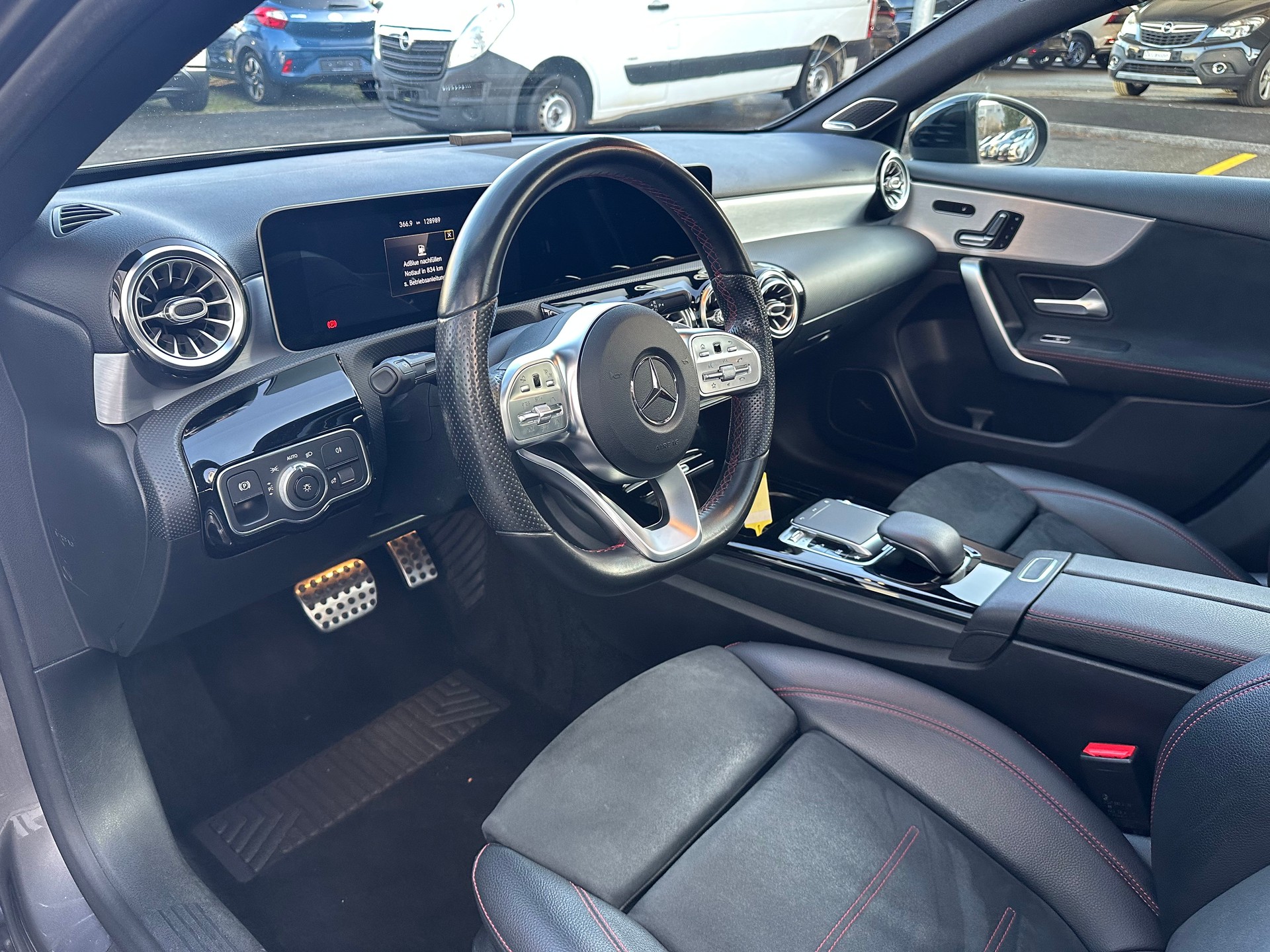 MERCEDES-BENZ A 220 d AMG Line 8G-DCT-image-14