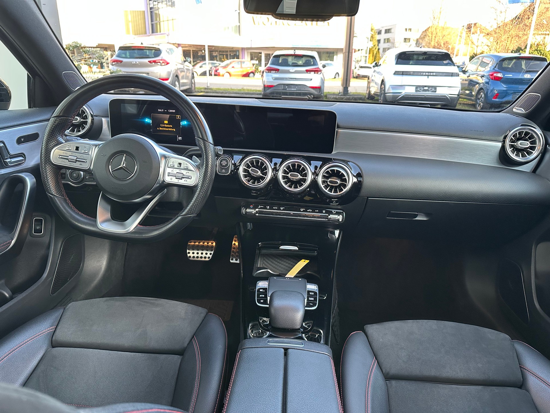 MERCEDES-BENZ A 220 d AMG Line 8G-DCT-image-11