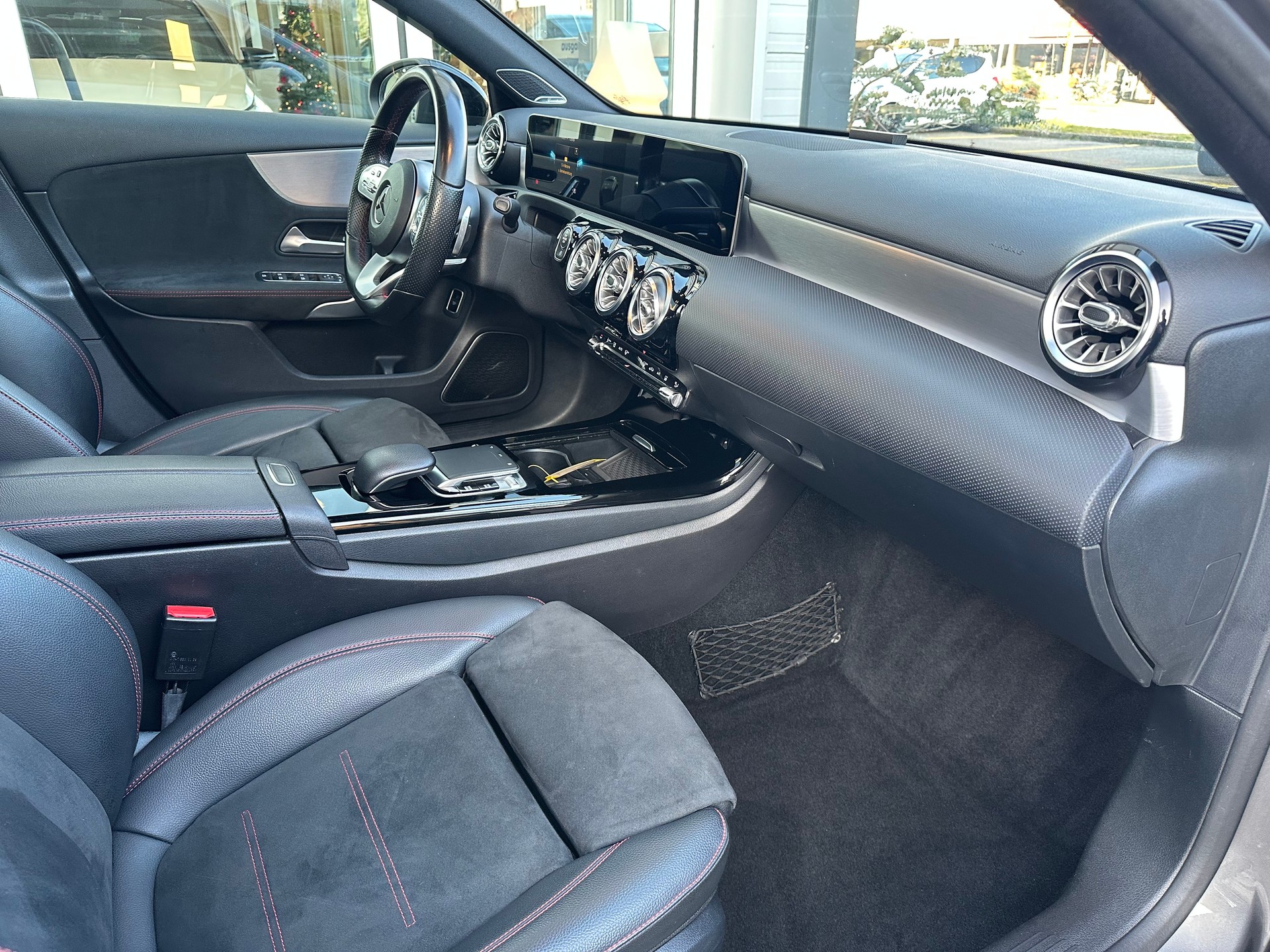 MERCEDES-BENZ A 220 d AMG Line 8G-DCT-image-15
