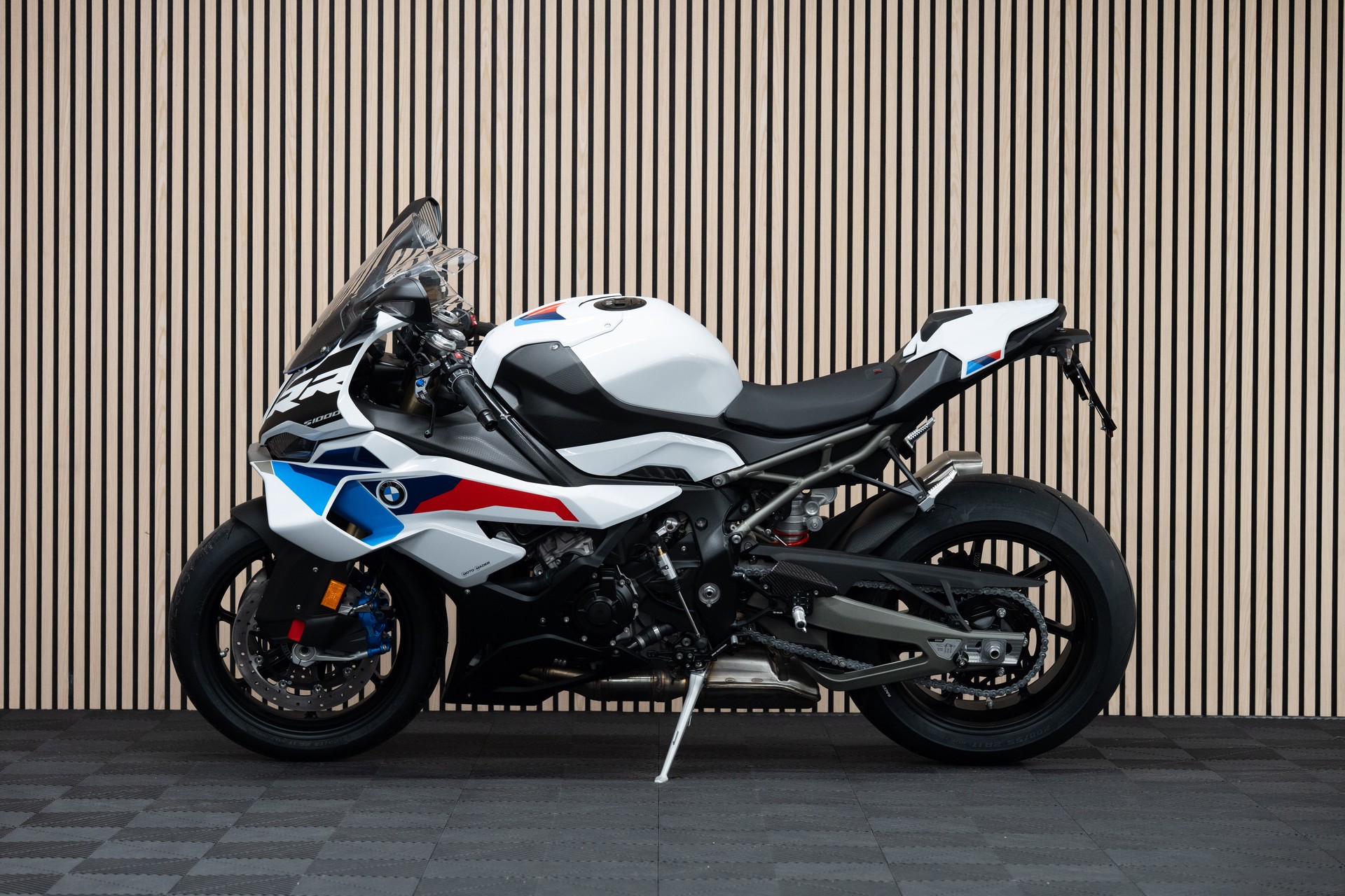 BMW S 1000 RR mit M Frästeilen und 0.9% Leasing 💸🚀-image-1