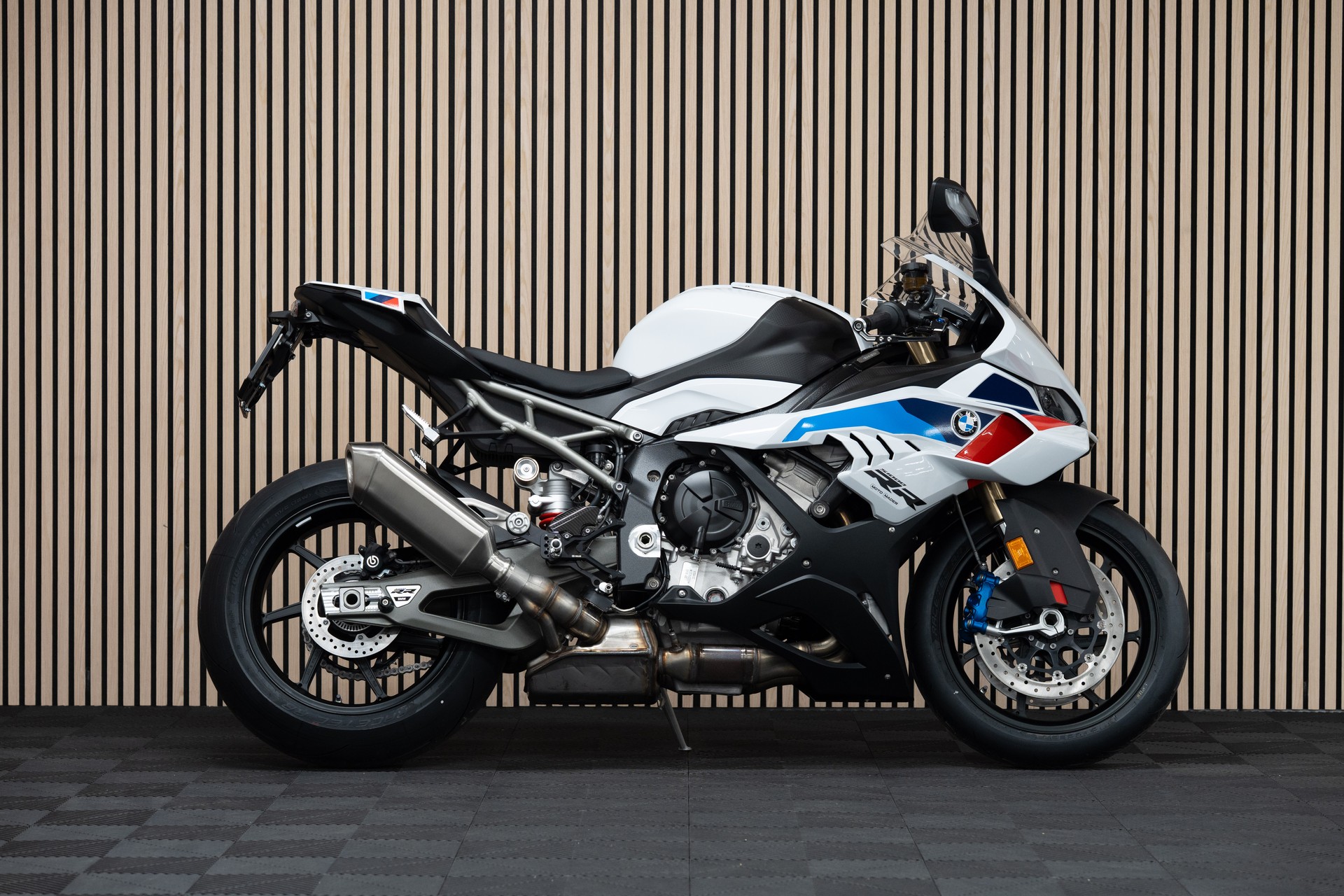 BMW S 1000 RR mit M Frästeilen und 0.9% Leasing 💸🚀-image-0