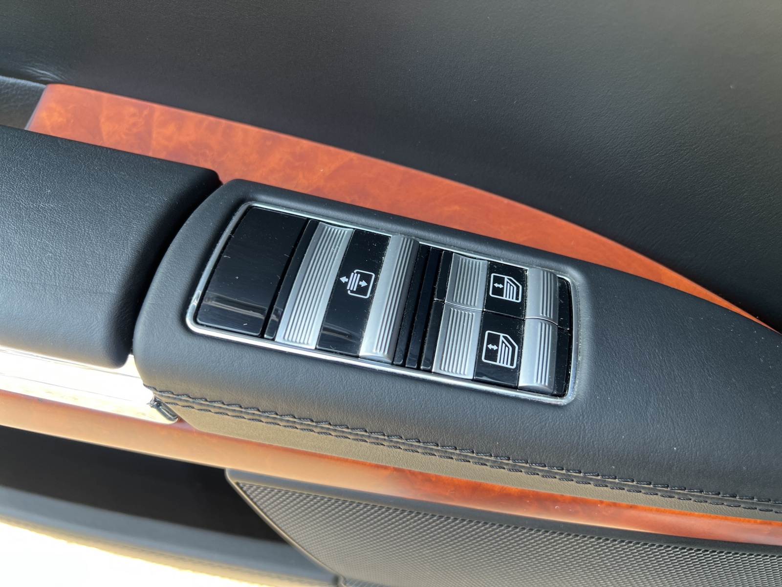 MERCEDES-BENZ S 65 AMG L Automatic-image-18