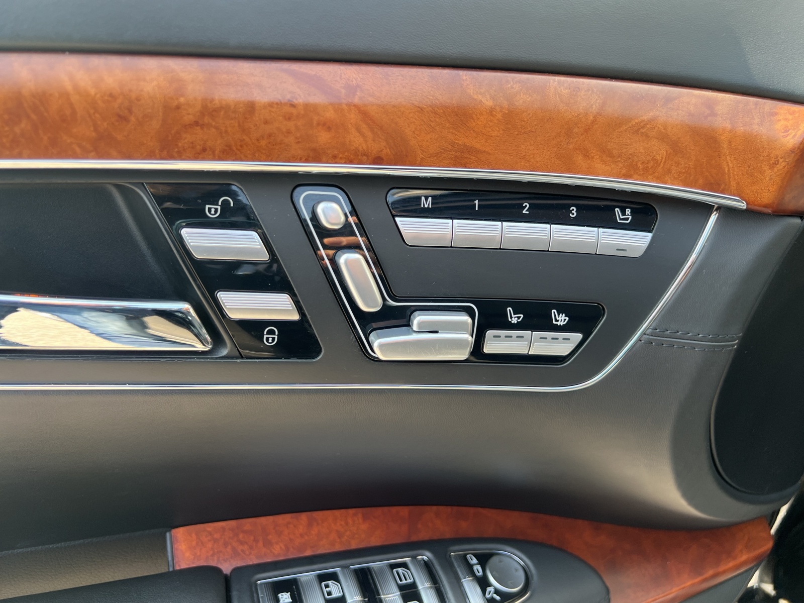 MERCEDES-BENZ S 65 AMG L Automatic-image-15