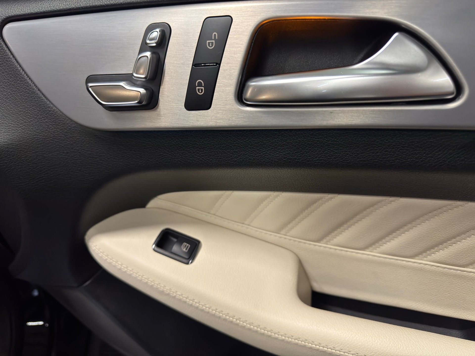 MERCEDES-BENZ GLE 350 d Coupé-image-8