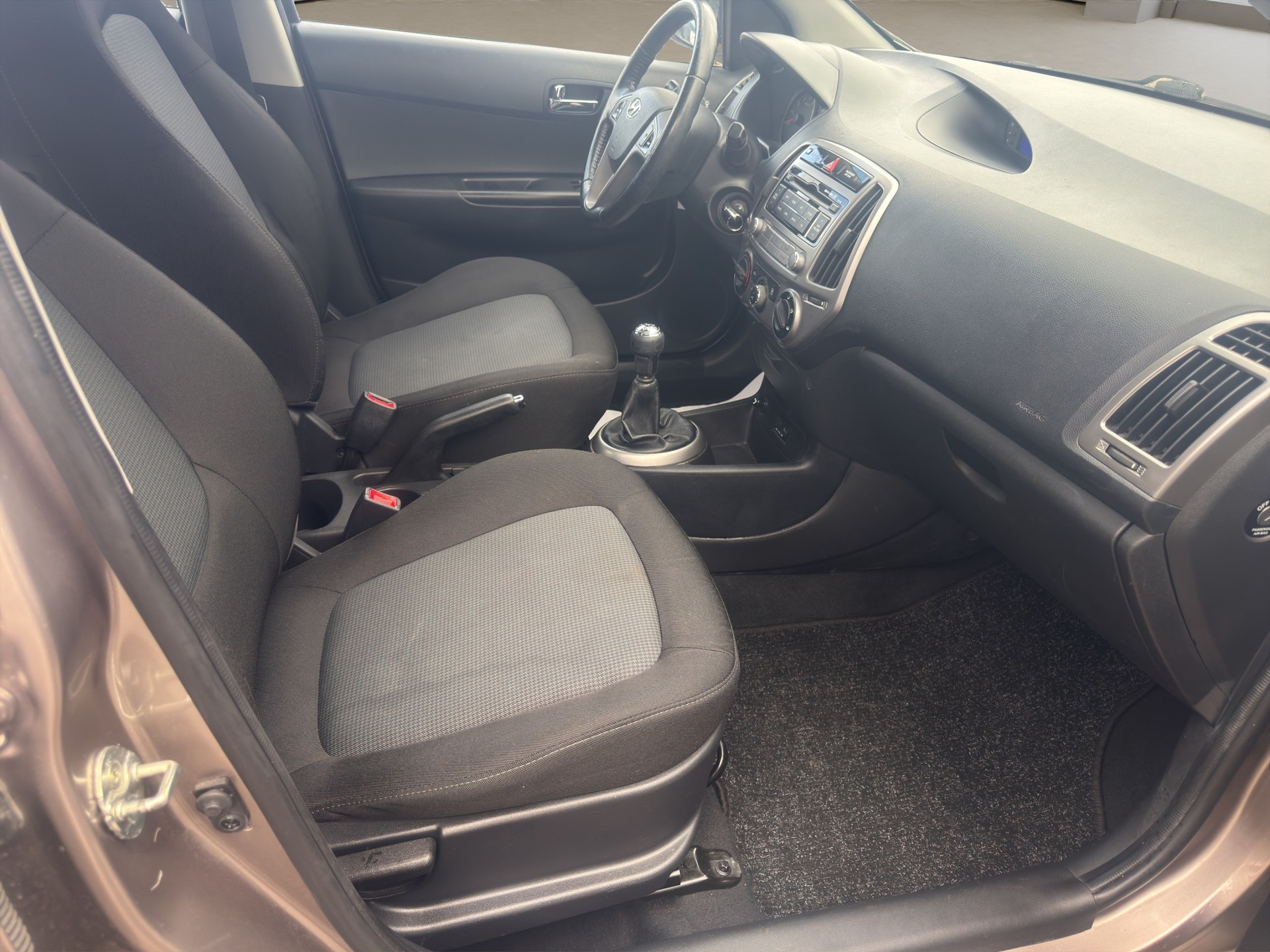 HYUNDAI i20 1.2 GO!-image-11