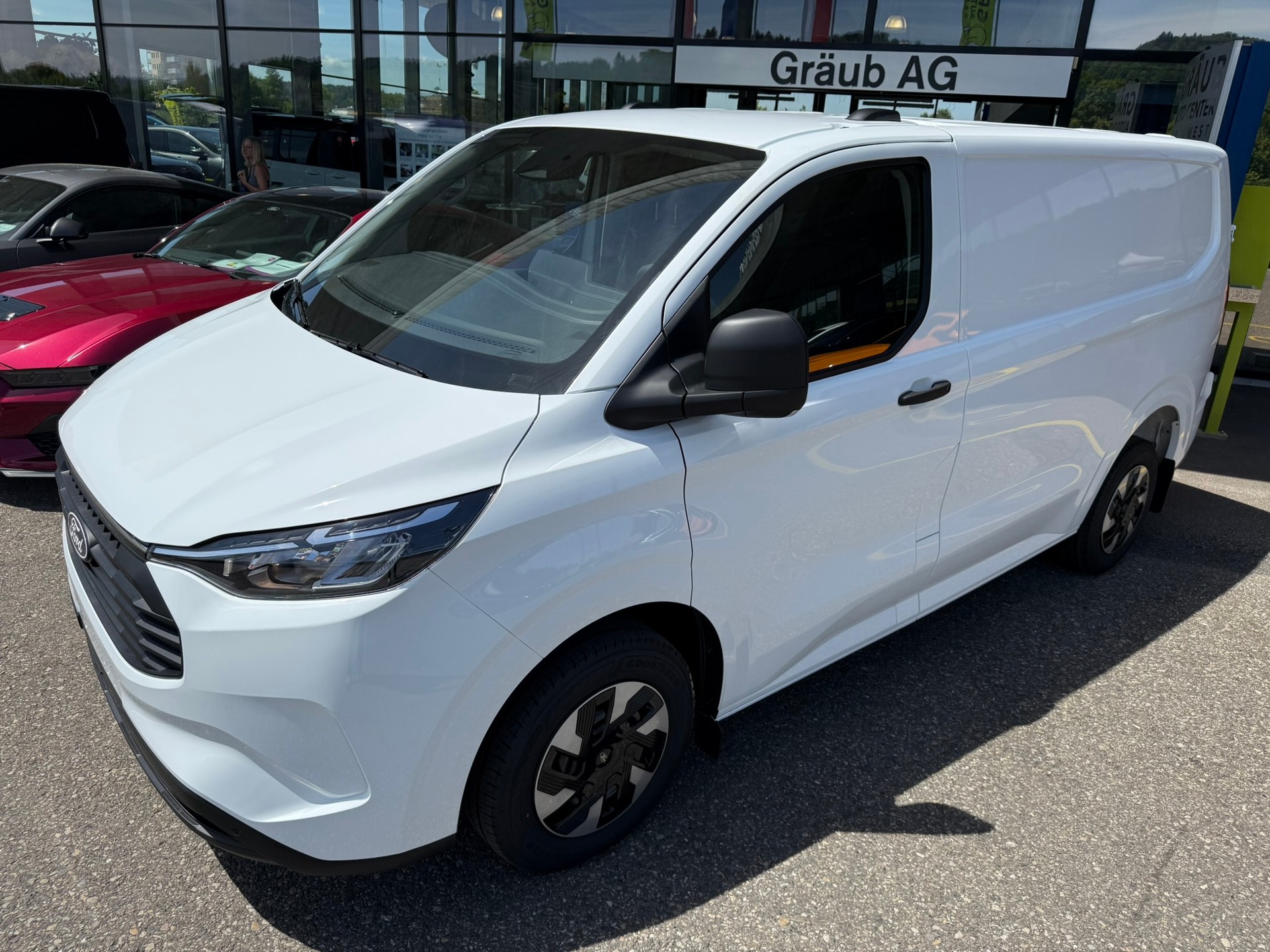 FORD Transit Custom Van PHEV 320 L1H1 Trend Automat-showroom-element-2